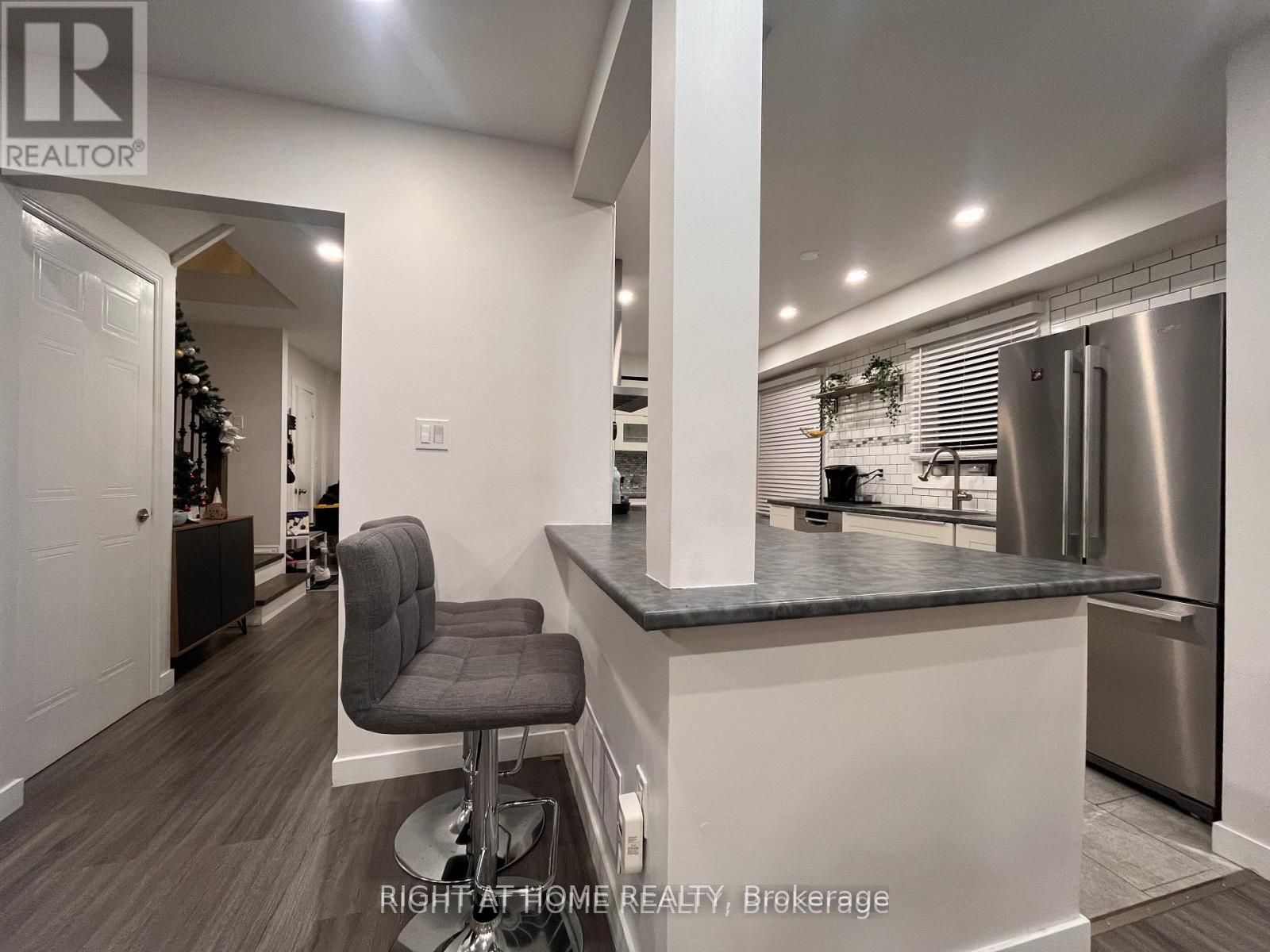 70 Fairmeadow Pl Upper
