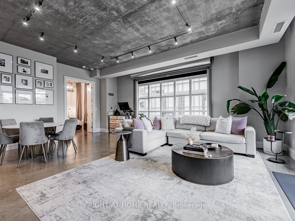 23 Brant St 704