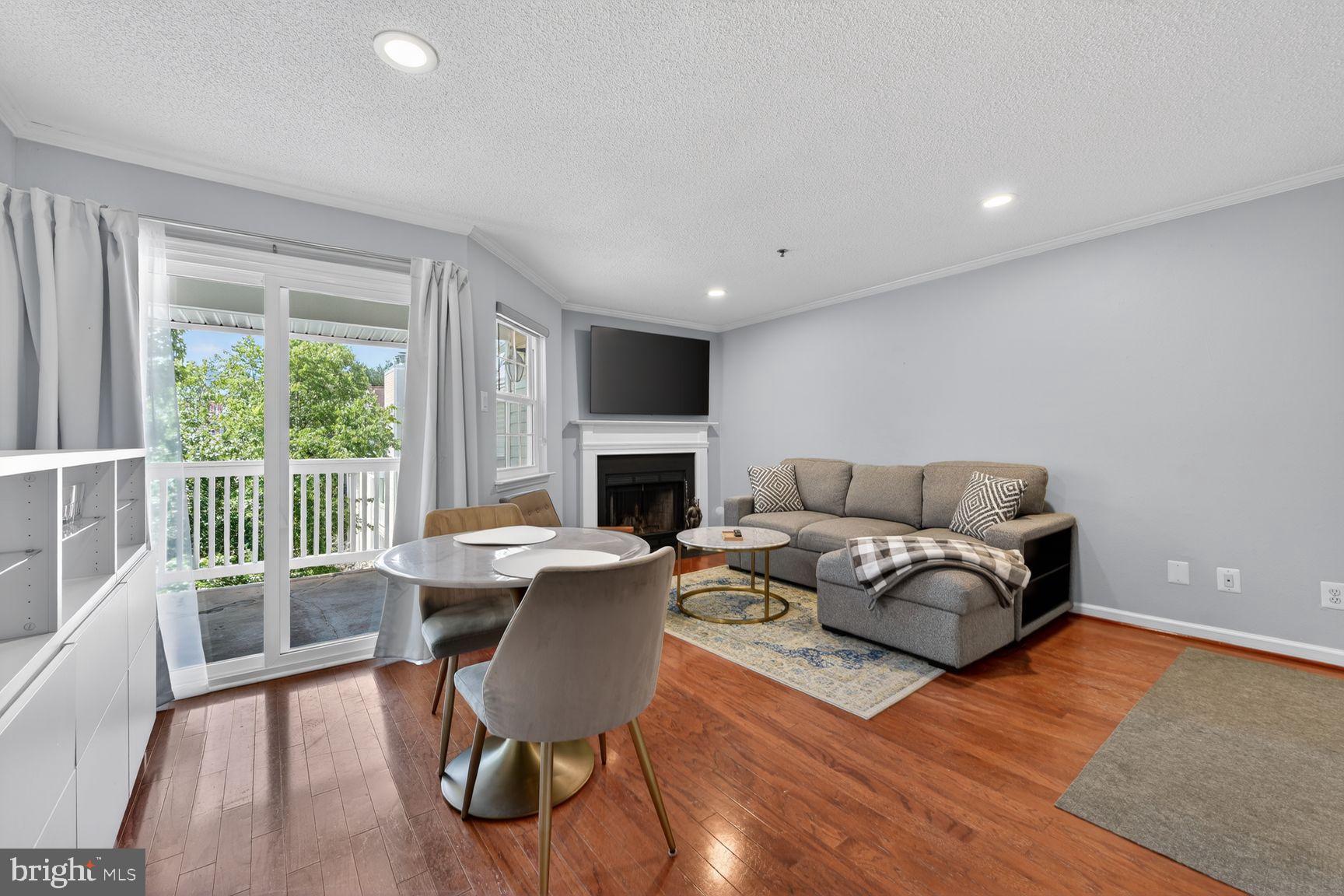 1524 Lincoln Way 416