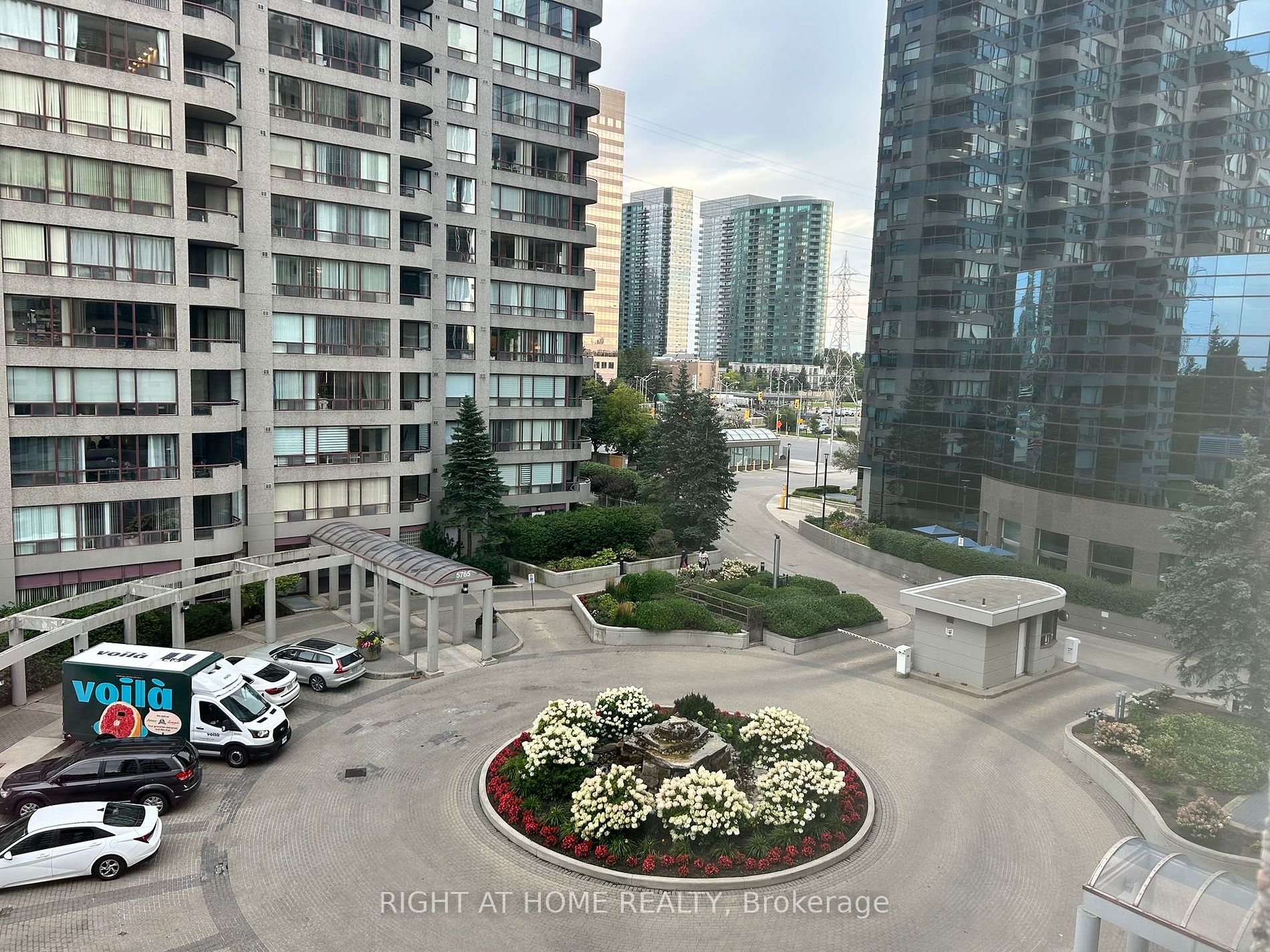 5785 Yonge St 505