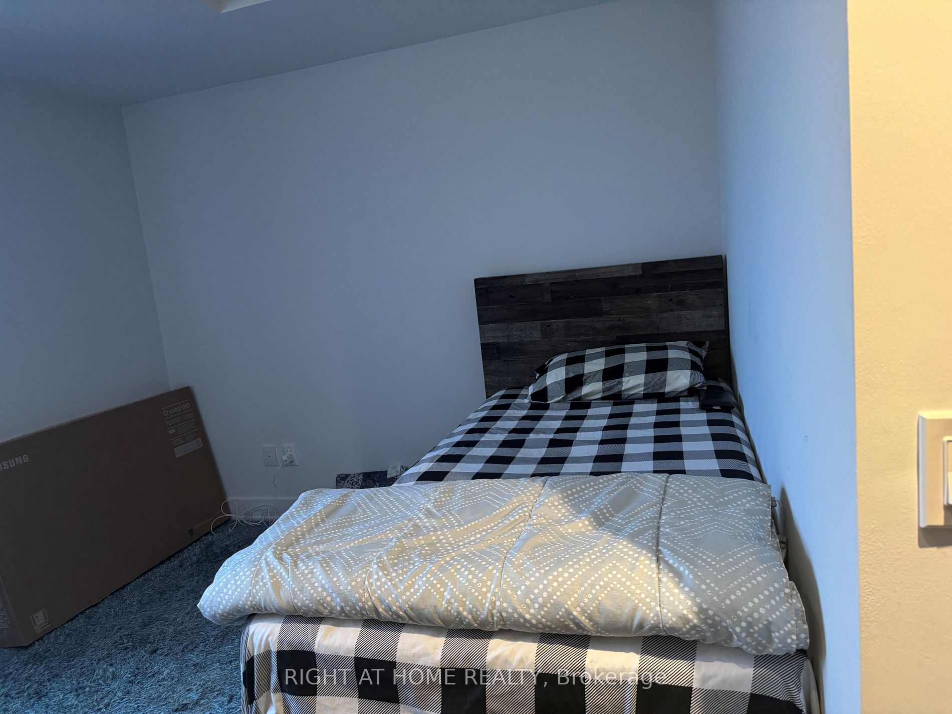 2550 Simcoe St N St 2403
