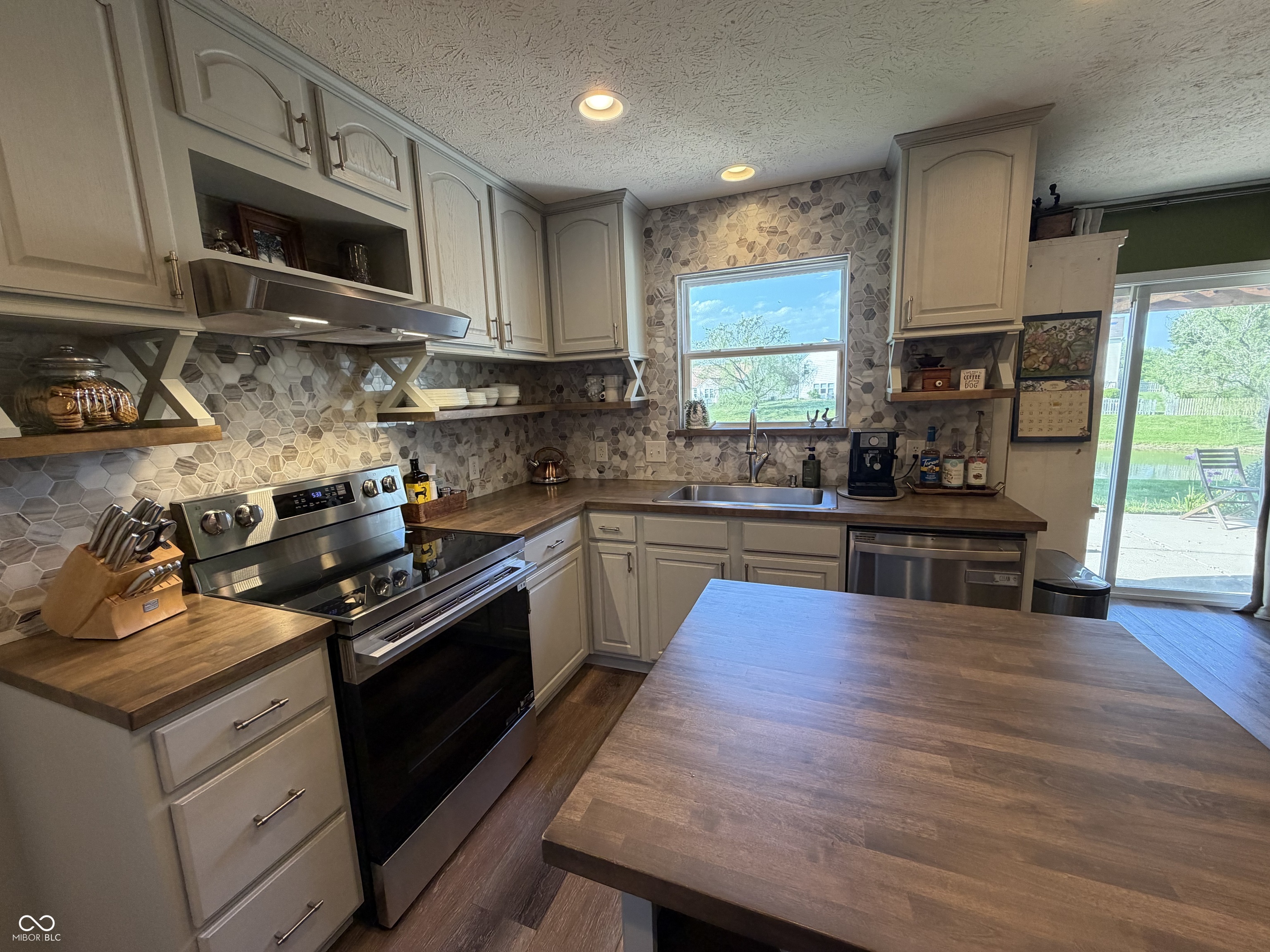 5752 Columbia Circle S