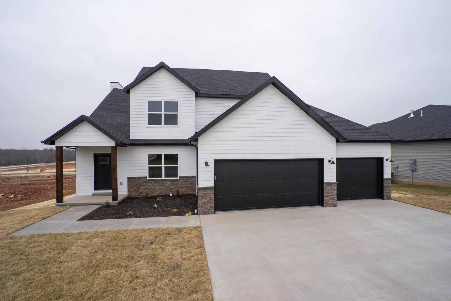 118 E Clayton Lane