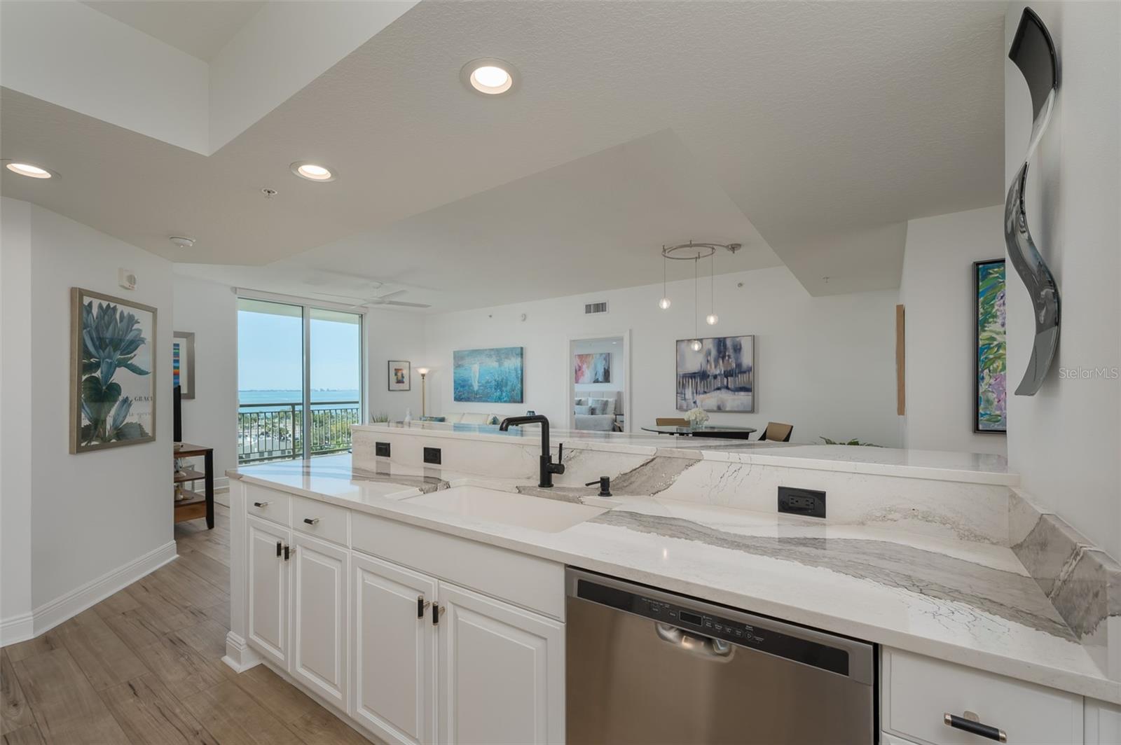 800 N Tamiami Trail 815