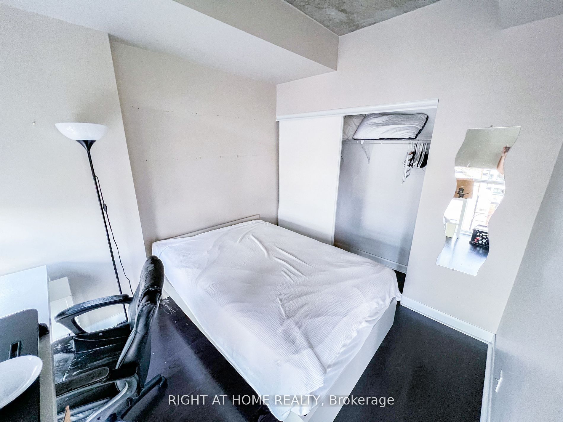 478 W King St 901