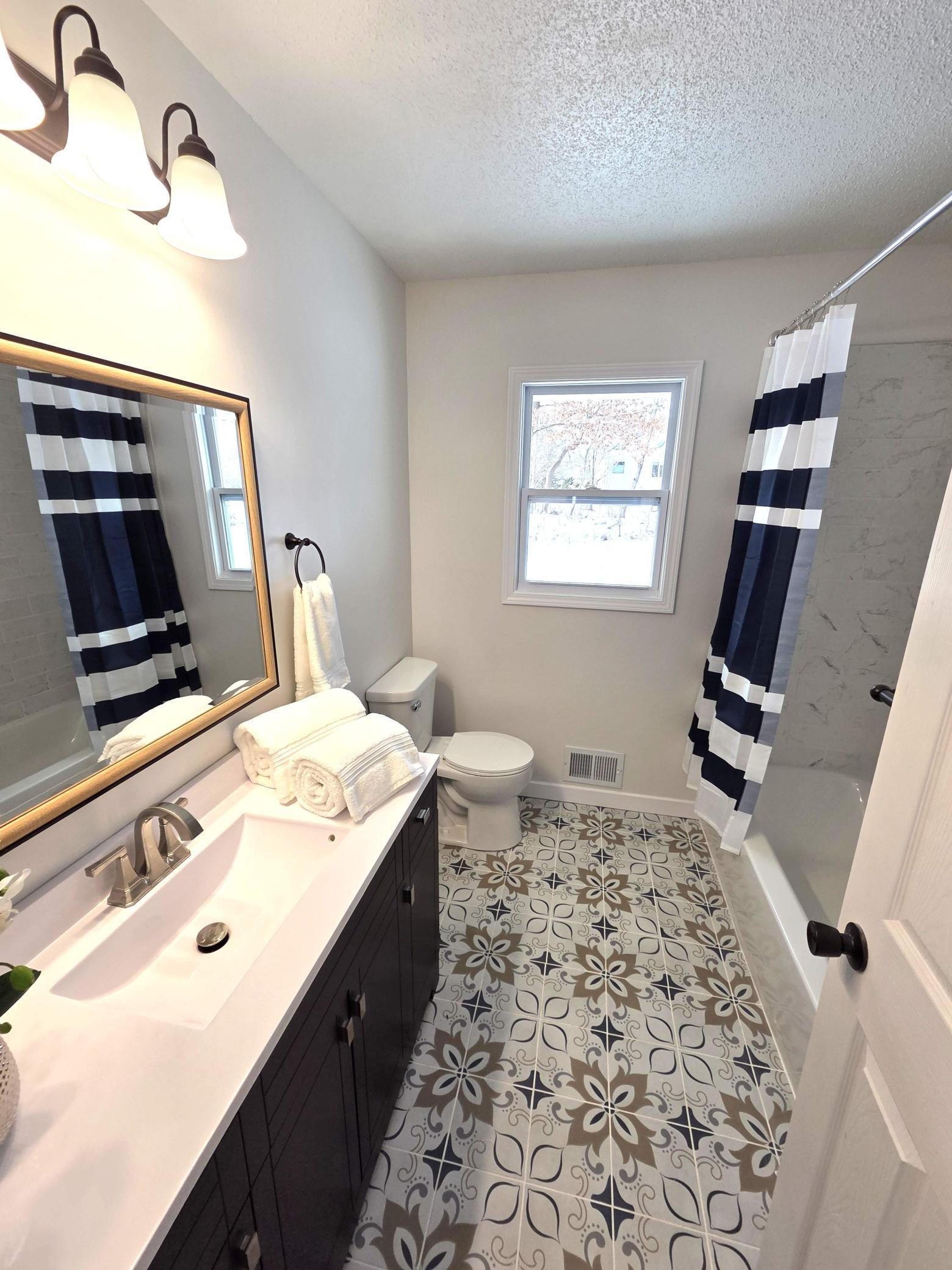 11209 Independence Avenue N