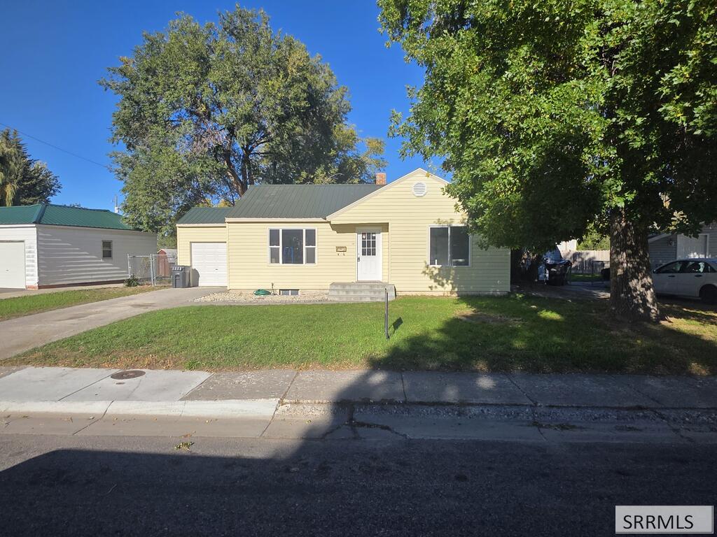 810 Crestmont Avenue
