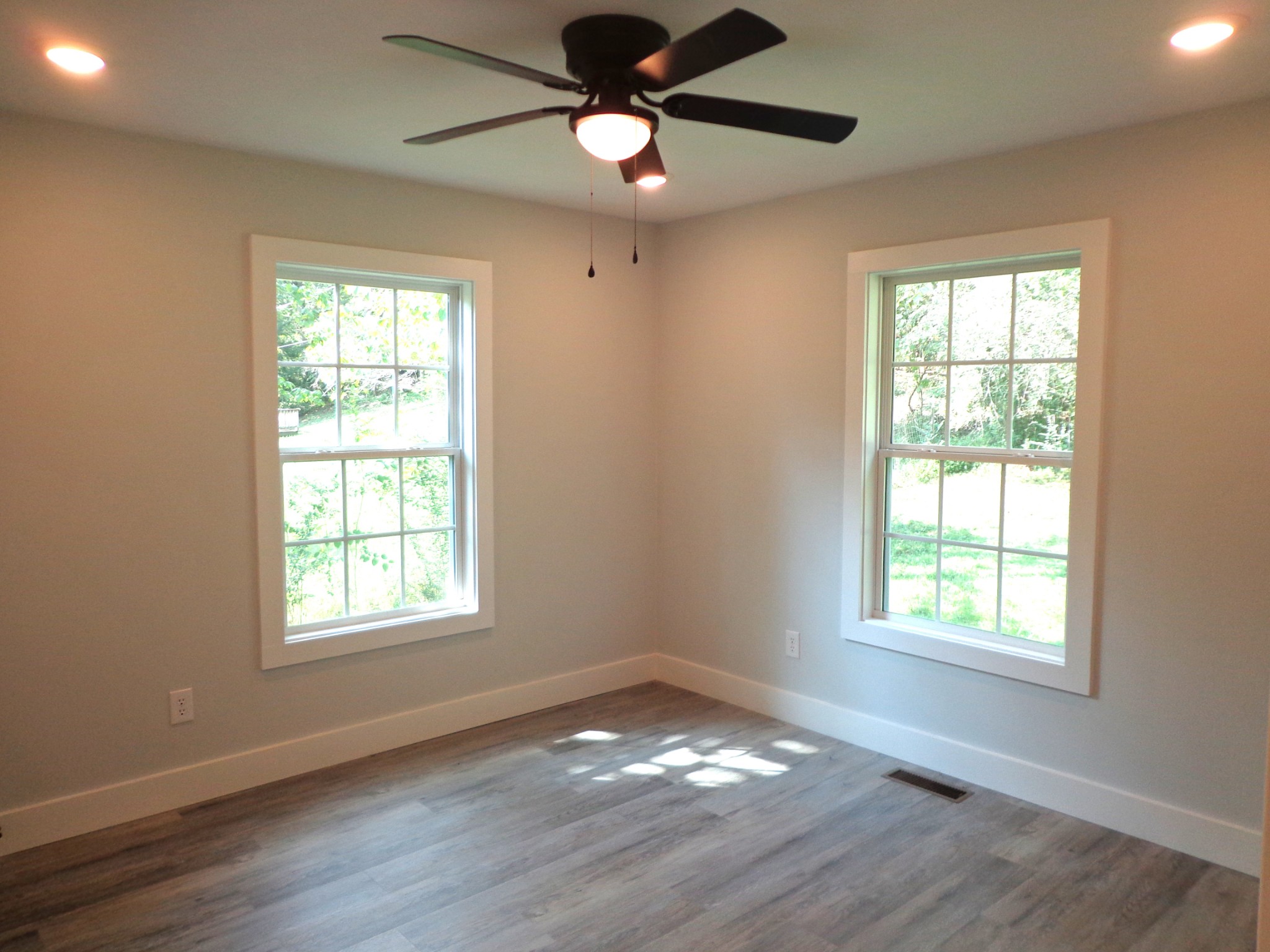 32 Circle Dr