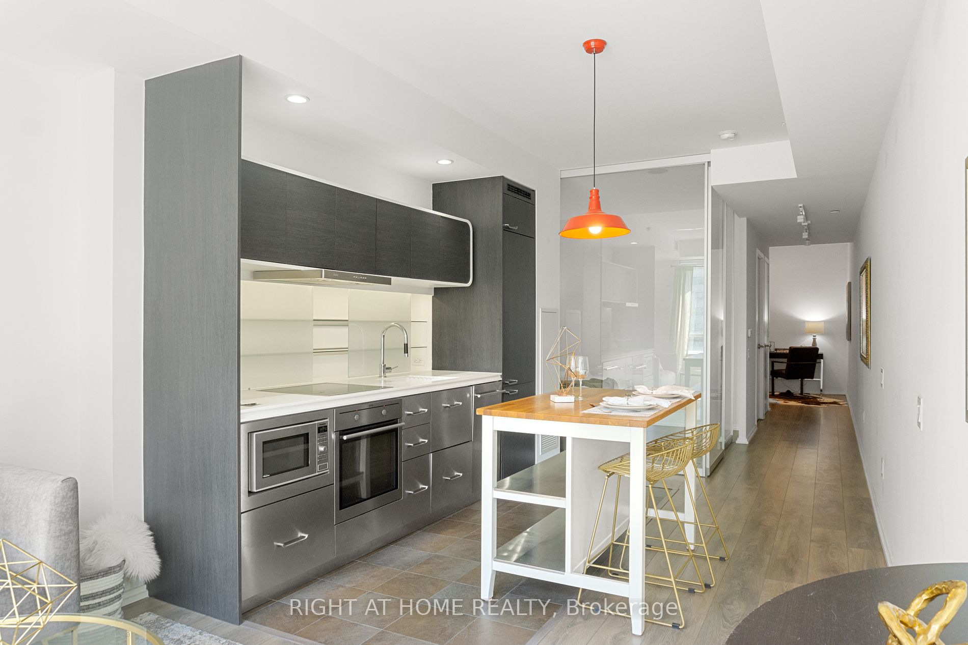 45 E Charles St 501