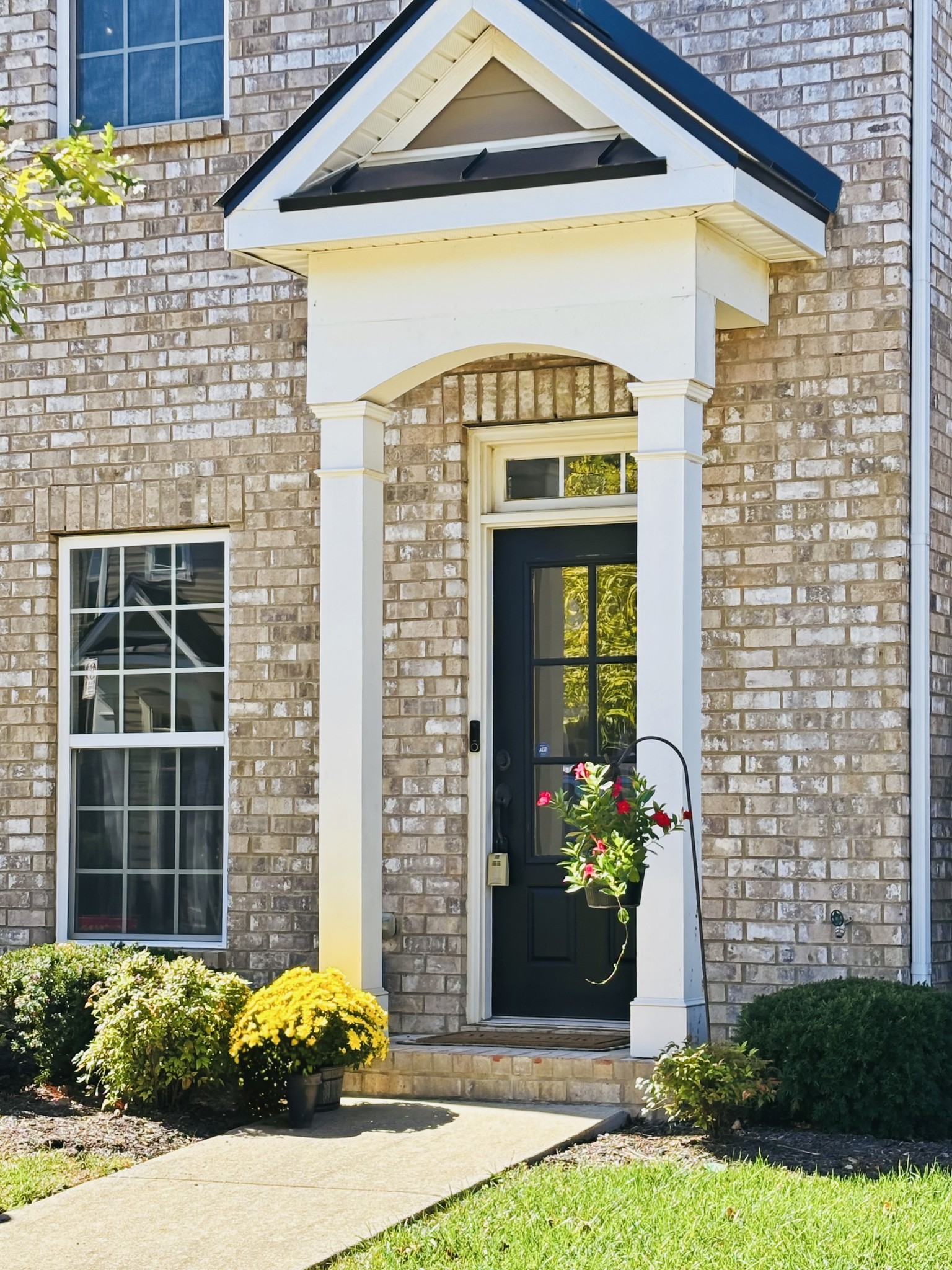747 Westcott Ln — sold