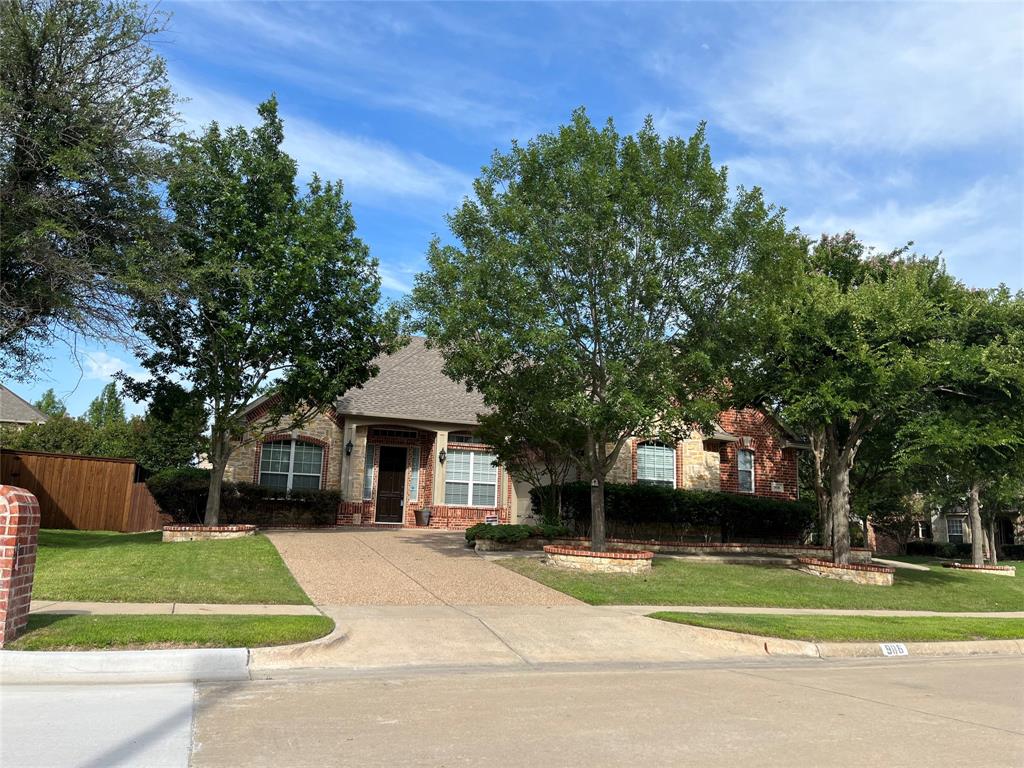 Across from Quail Run Park & community pool, this rare ONE-STORY home on CORNER LOT features HUGE backyard, lg covered porch, spacious LA & custom features. This open floor plan has high ceilings, oversized eat-in kitchen open to fam room w granite & upgraded cabinets, large 6x5 island, upgraded 20x20 tiles, Nail down at floor, walk-in pantry, butlers pantry & menu desk. Elegant wainscoting, vaulted ceilings, art niches, upgraded light fixtures. Excellent Allen ISD and very close to Allen shopping area.