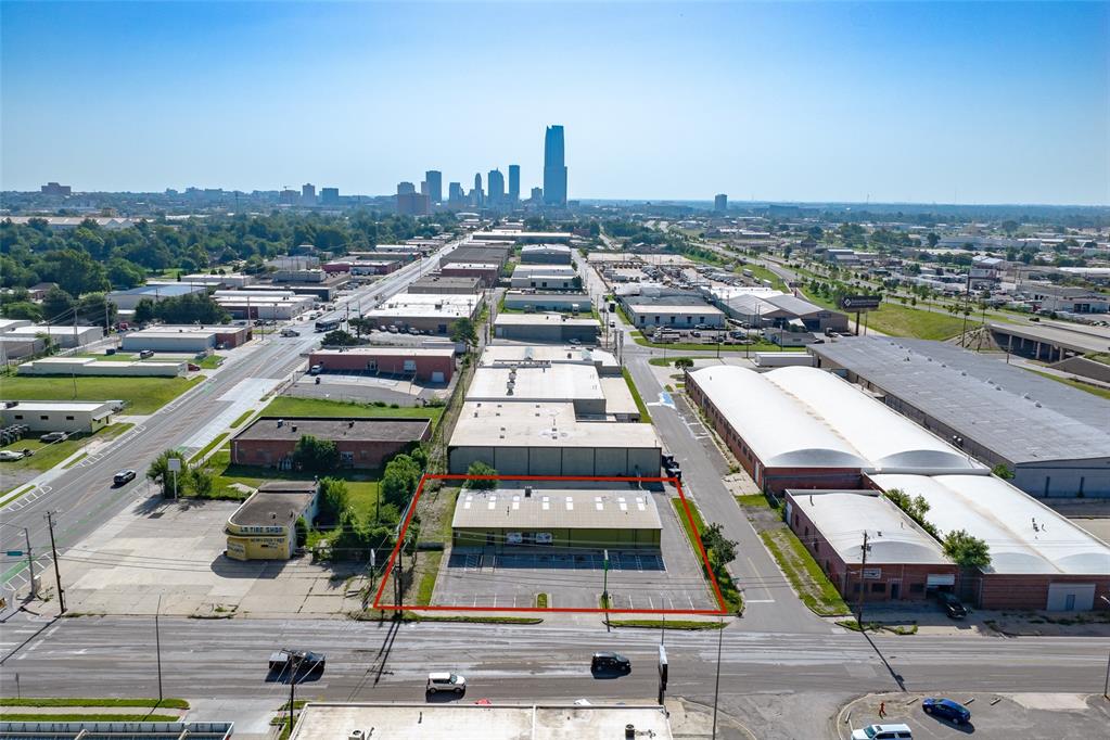 Versatile commercial building located just 1/4 mile north of I-40, ideal for retail, office, or showroom use. Includes six offices (five 8’x10’, one 12’x10’), a breakroom, men’s and women’s restrooms, and a bright showroom with ceiling fans and skylights. The warehouse features 12’ clear height, two dock-high doors, one drive-in ramp, 100-amp single-phase power, and a space heater. Additional highlights include a security system, retail storefront with street signage, 27 parking spaces (including ADA), and a fenced, gated backyard. Property can also be leased. Call Chris for more details.