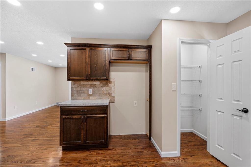 115 W Walnut Street