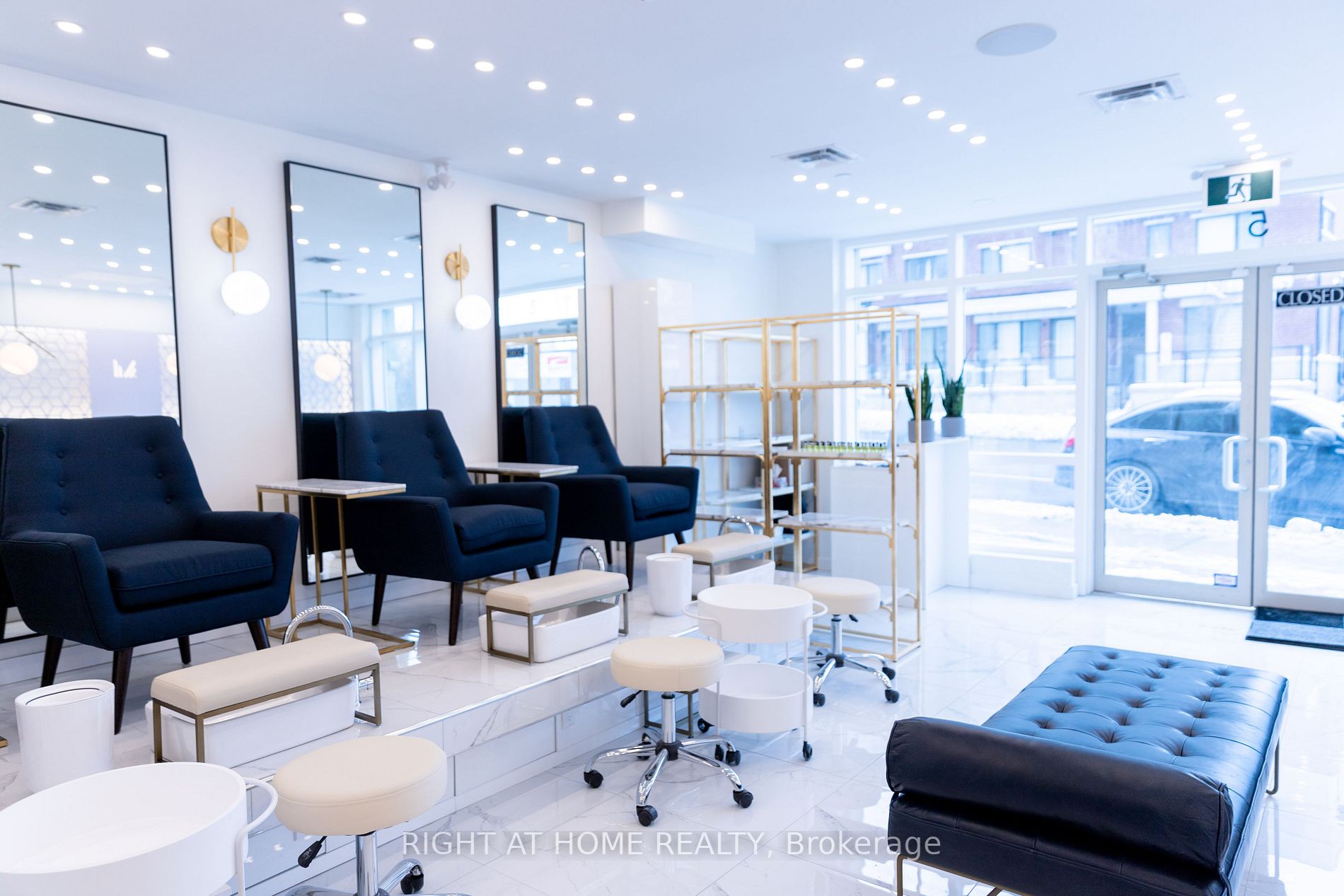 15277 Yonge St 5