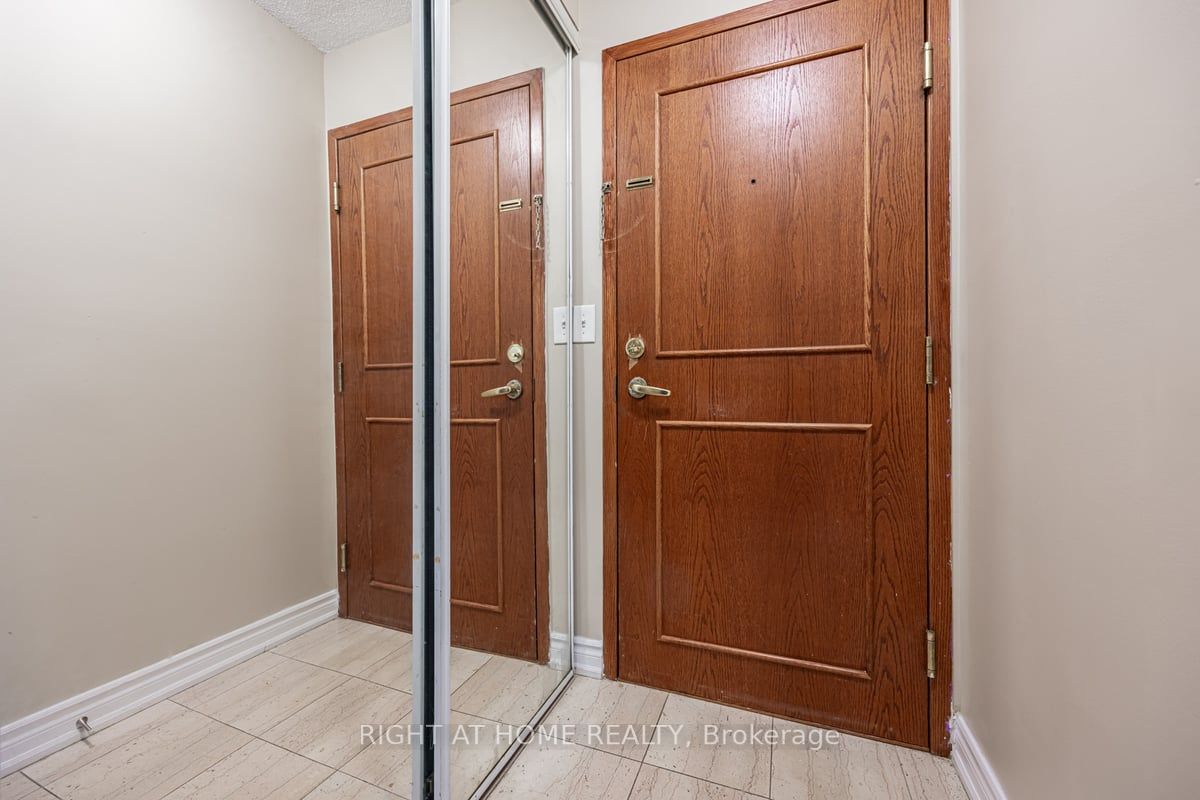 18 Lee Centre Dr 501