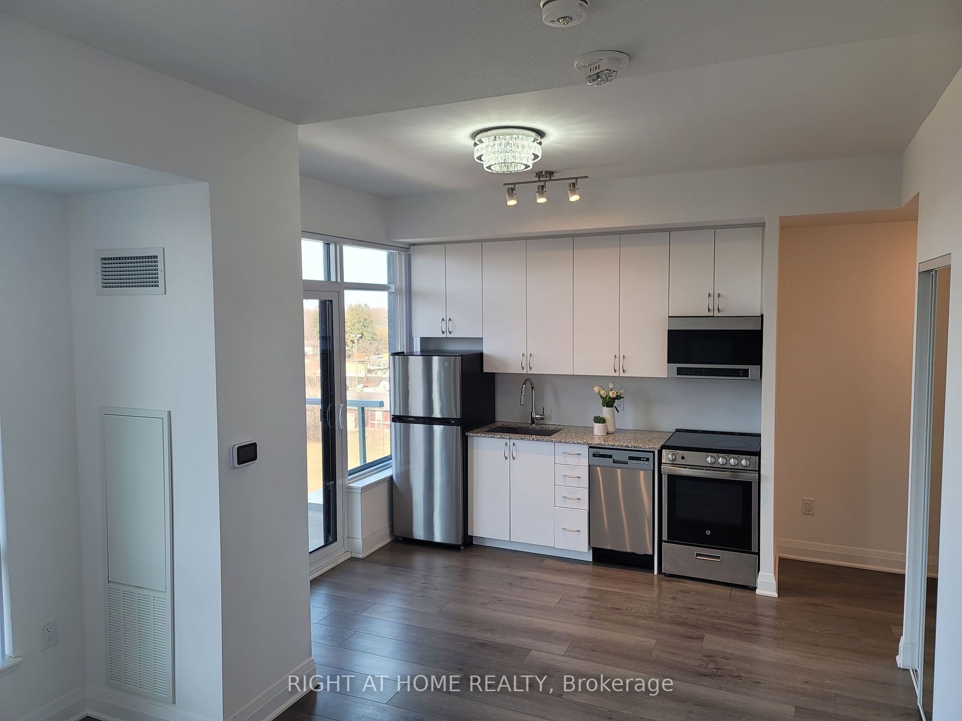 3220 E Sheppart Ave 320