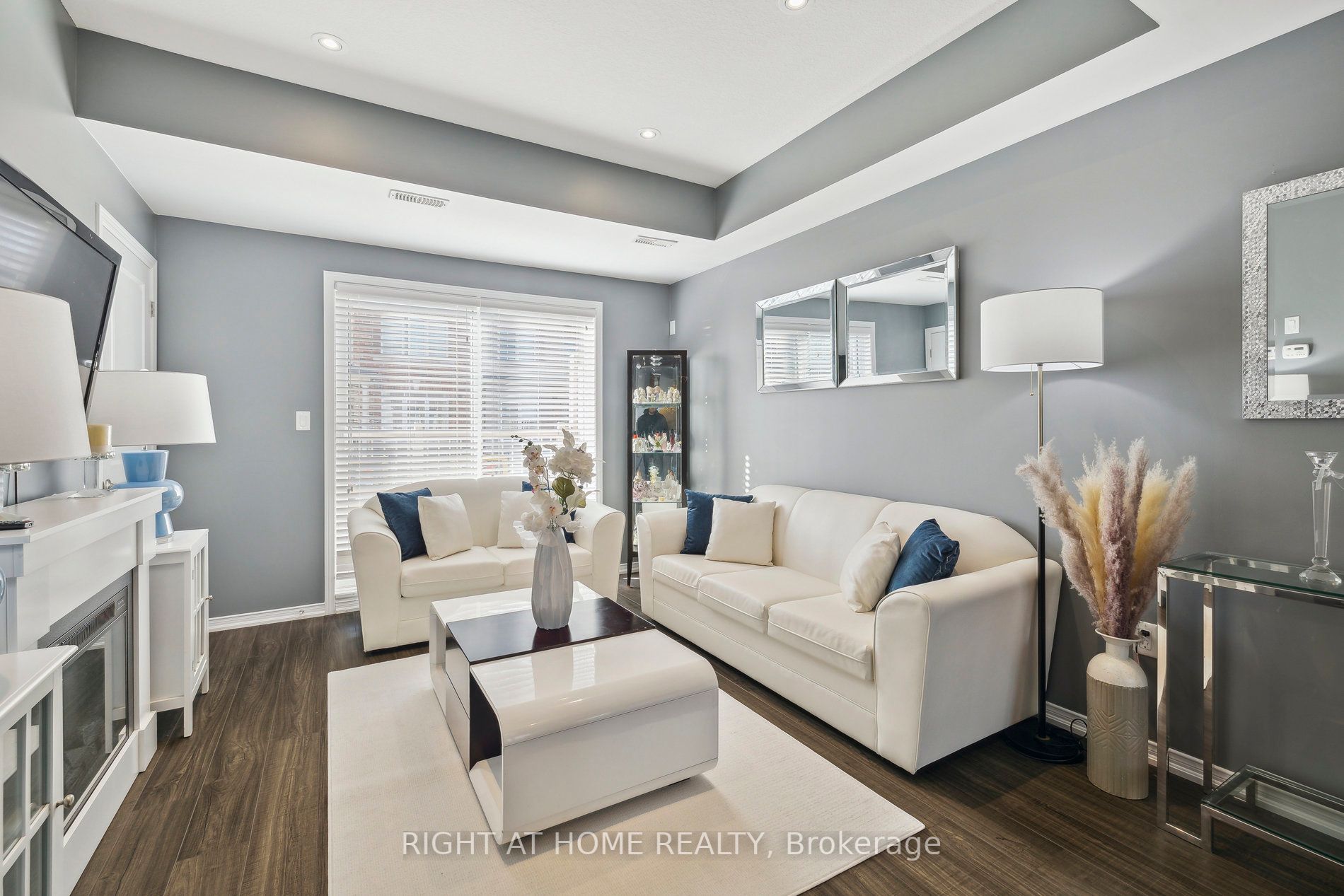 5062 Serena Dr