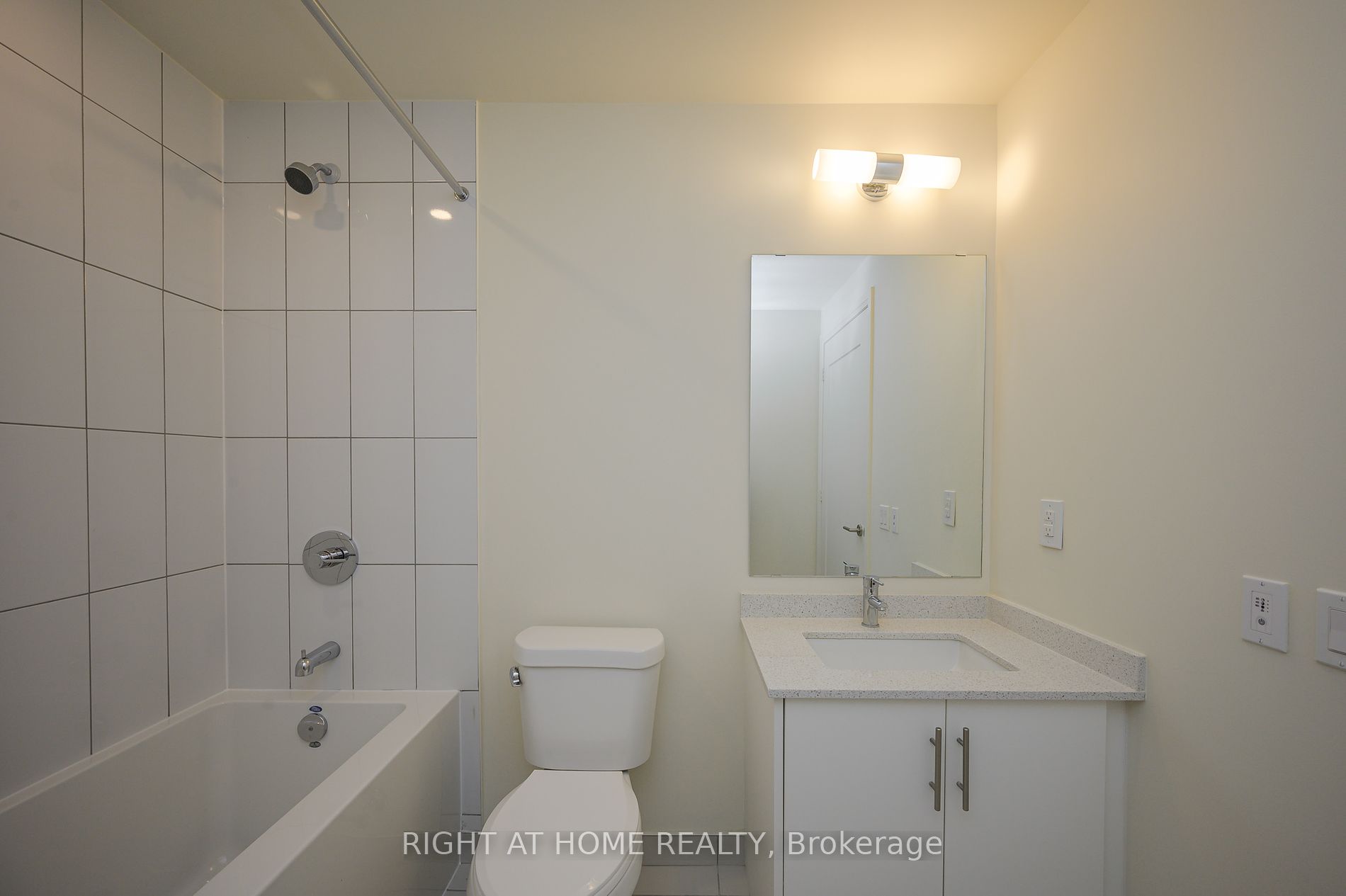 509 W Dundas St 605