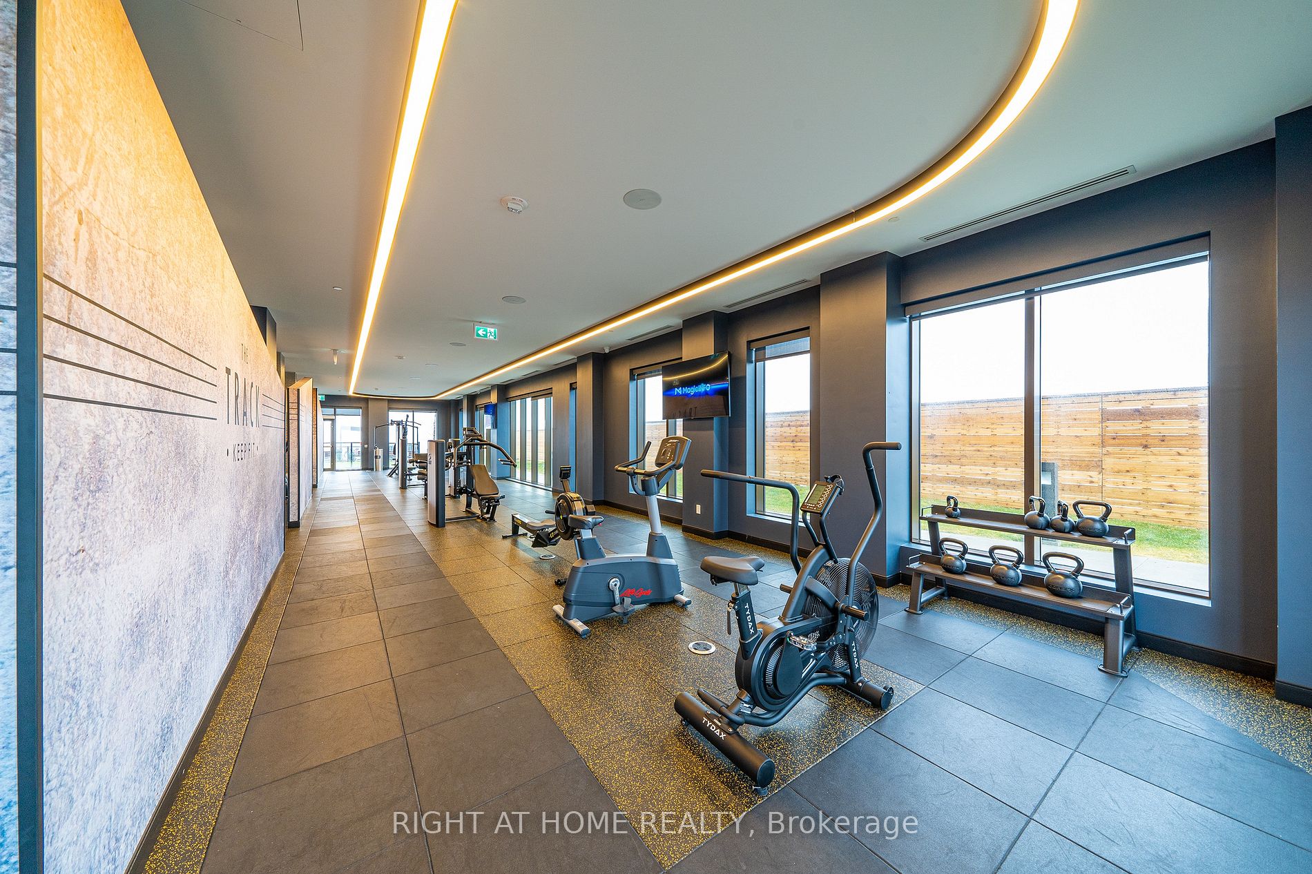 2550 N Simcoe St 2015