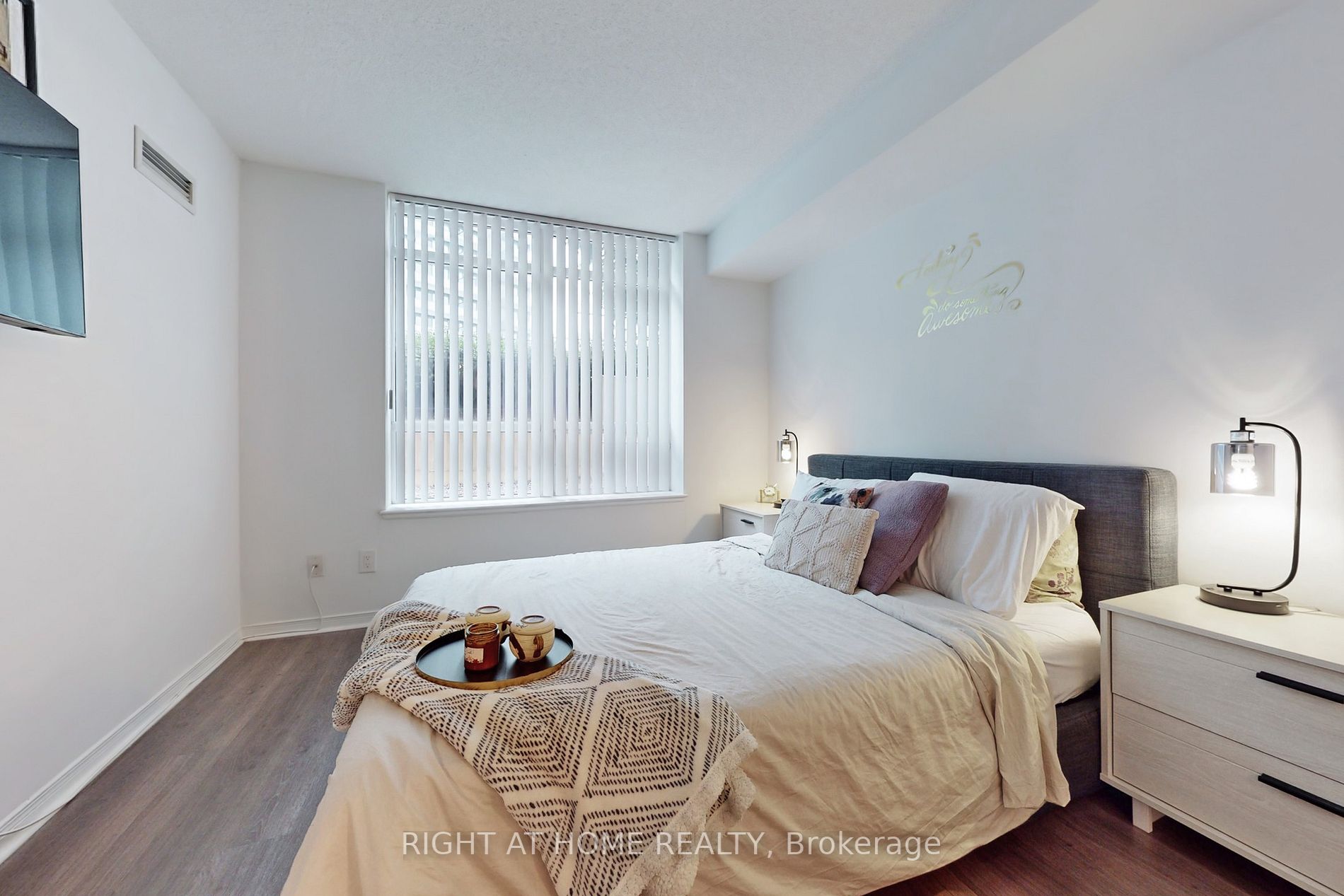 75 King William Cres 204