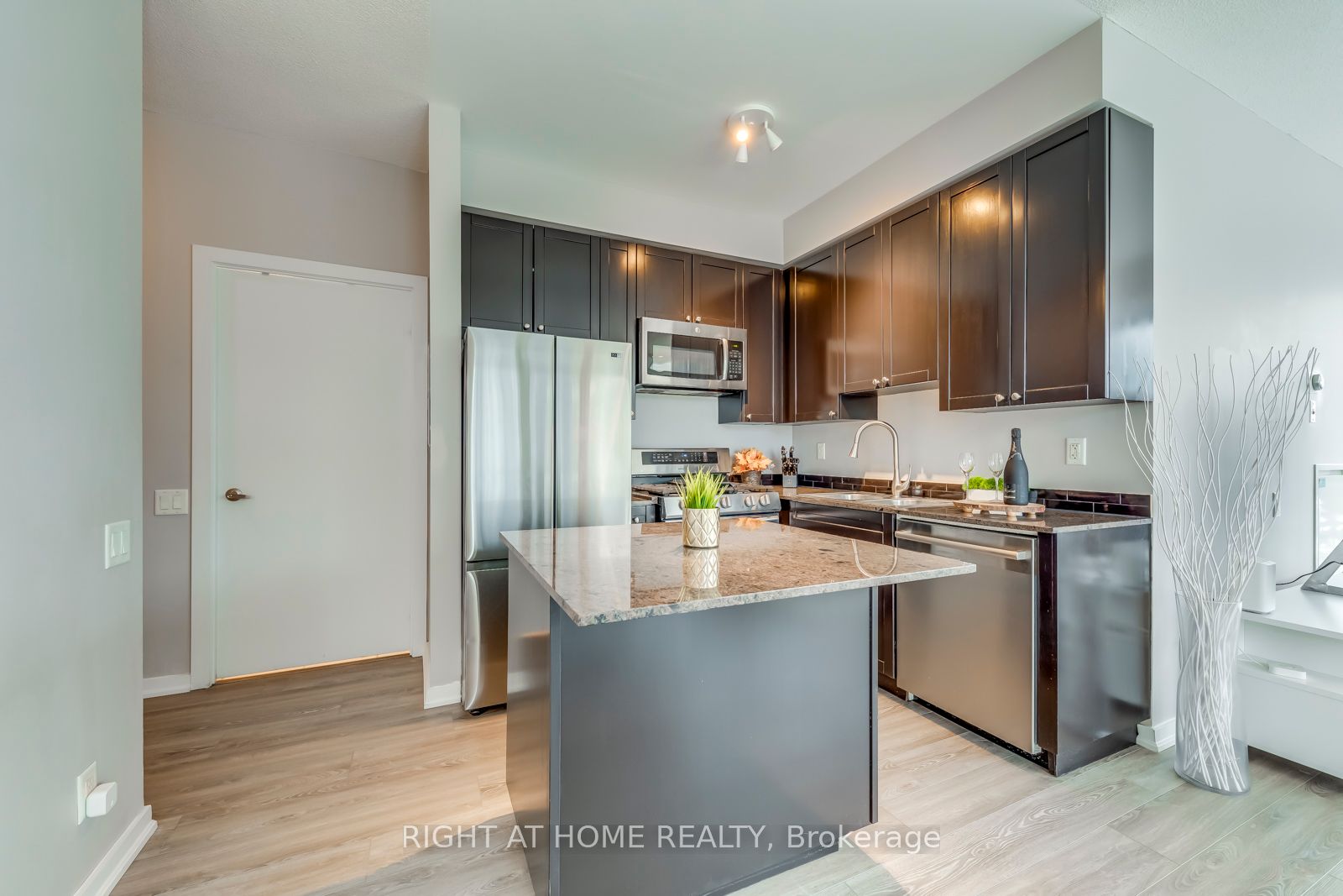 30 Canterbury Pl 1207