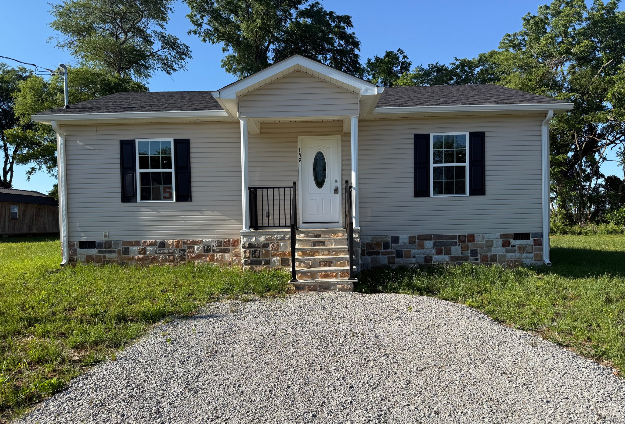 159 Hesselly Rd