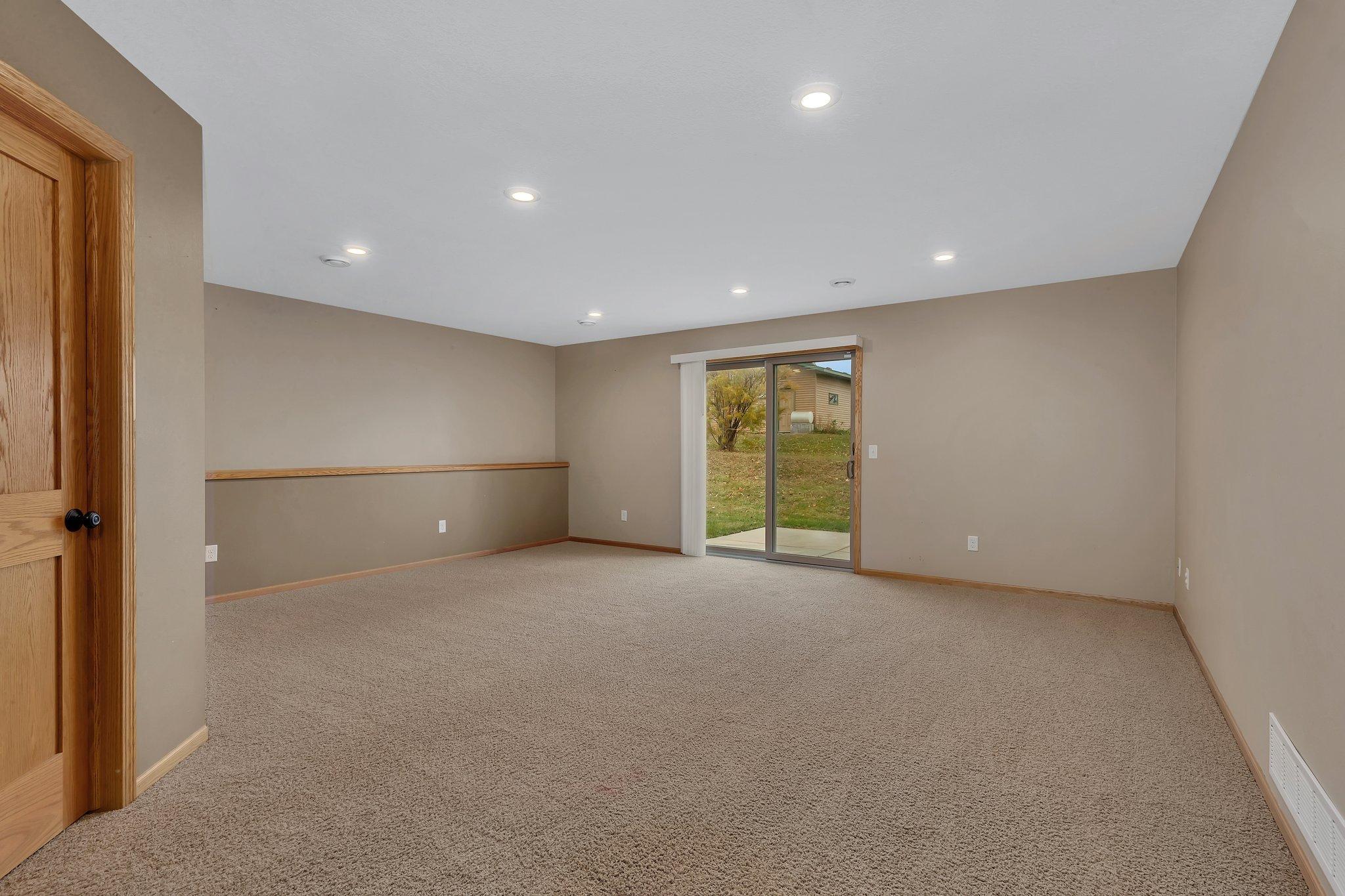 209 Iverson Street W