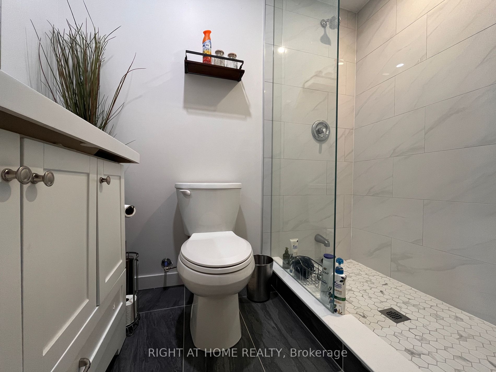 70 Fairmeadow Pl Upper