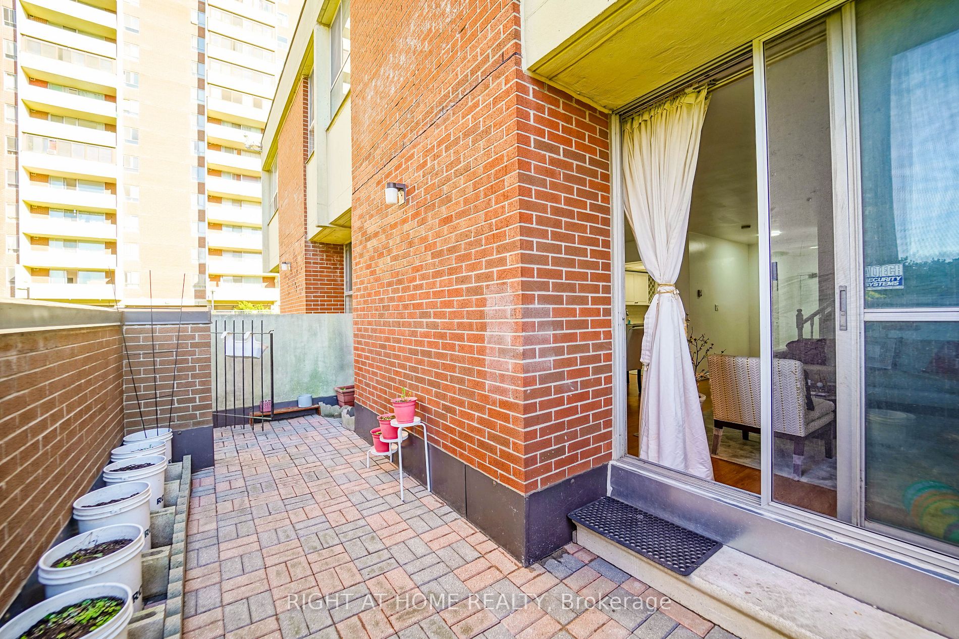 10 Crescent Town Rd 303