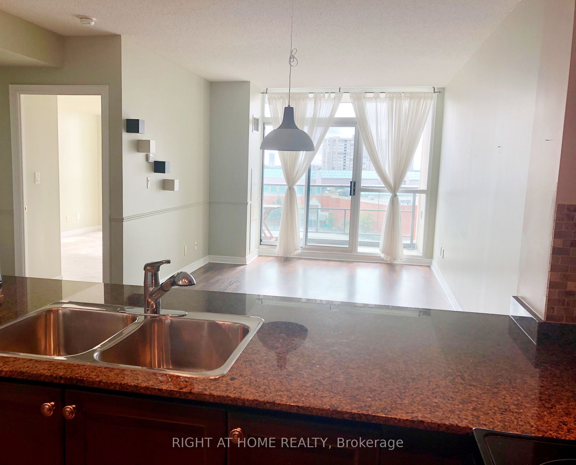 100 Promenade Circ 708