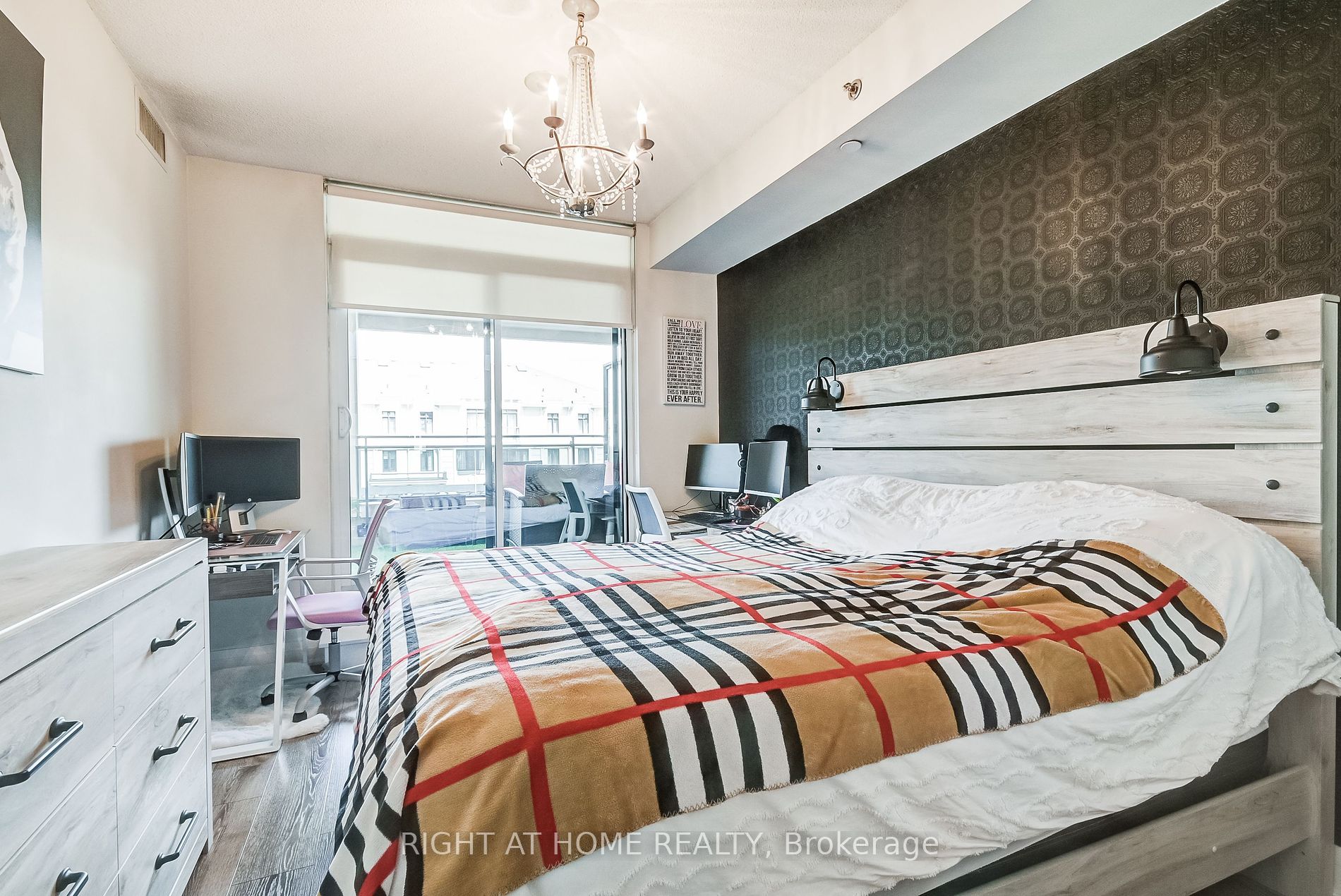 520 W Steeles Ave 212