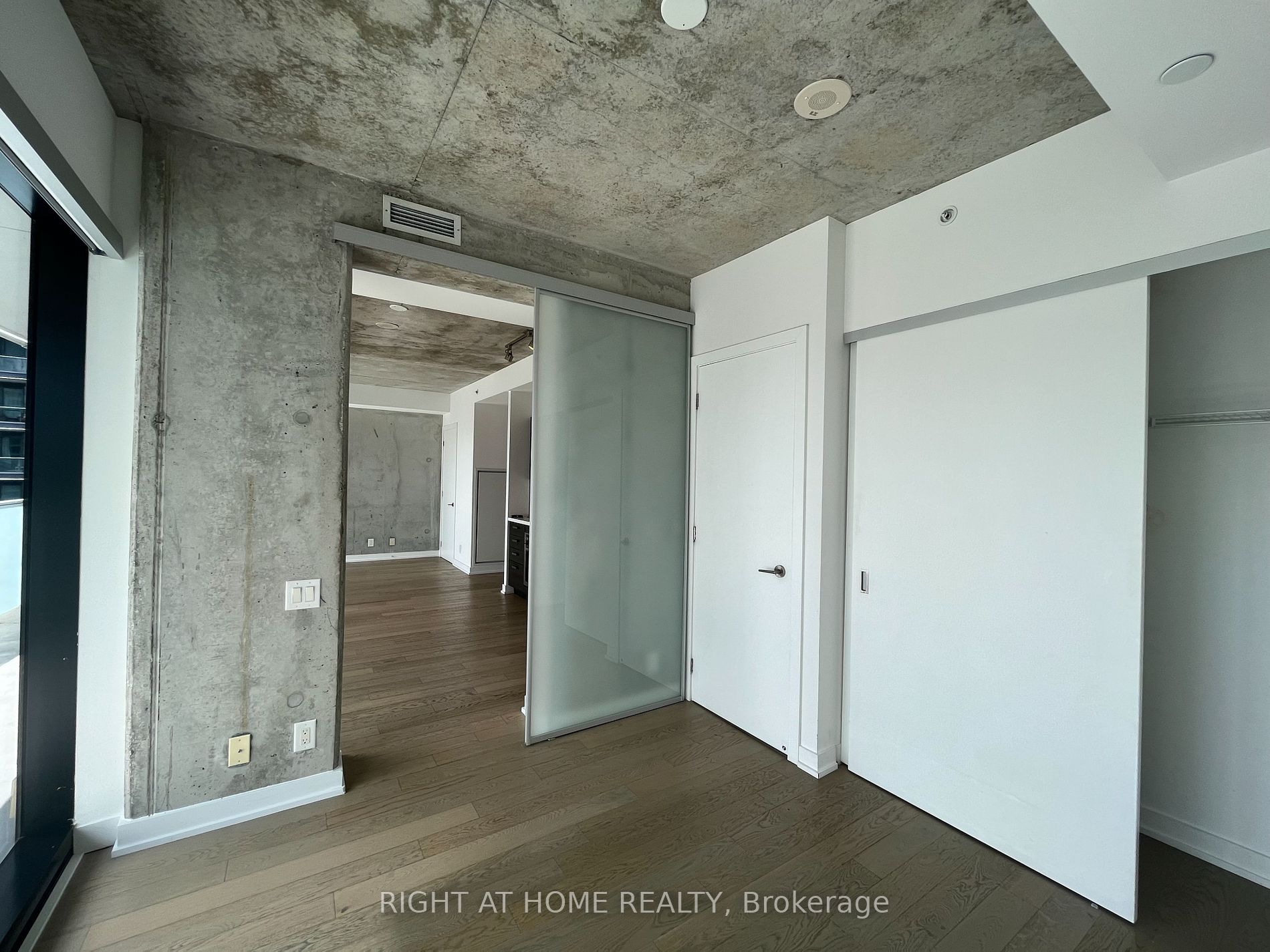 11 Charlotte St 2701