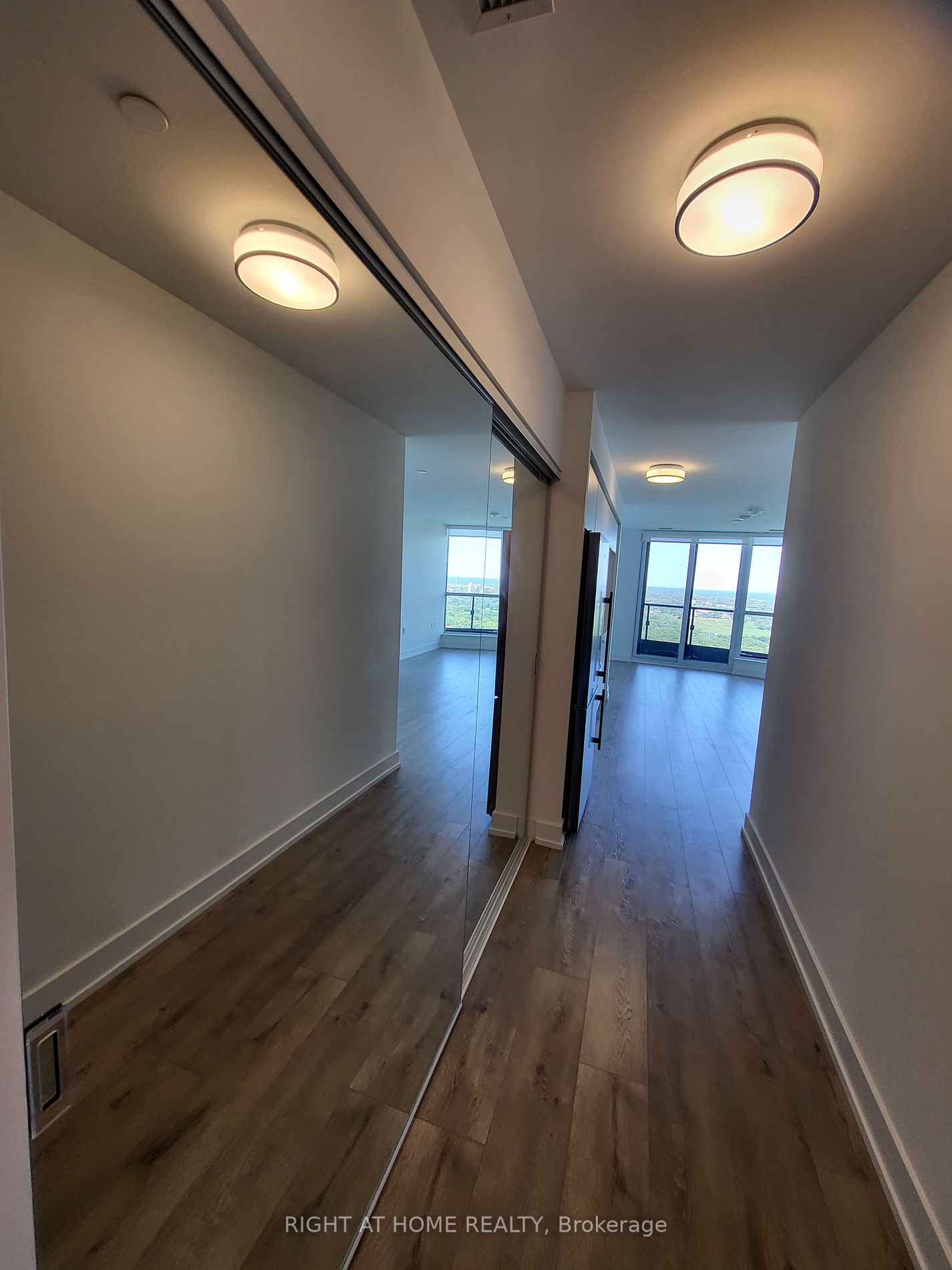 585 E Bloor St 2518