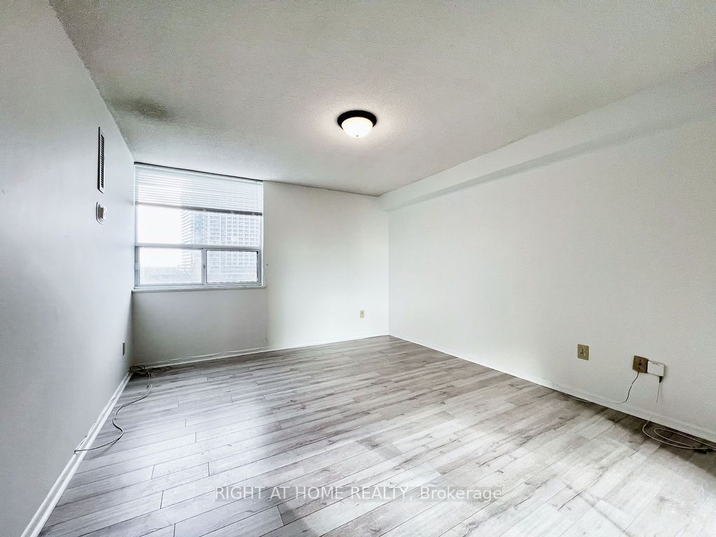 5 E Old Sheppard Ave 809