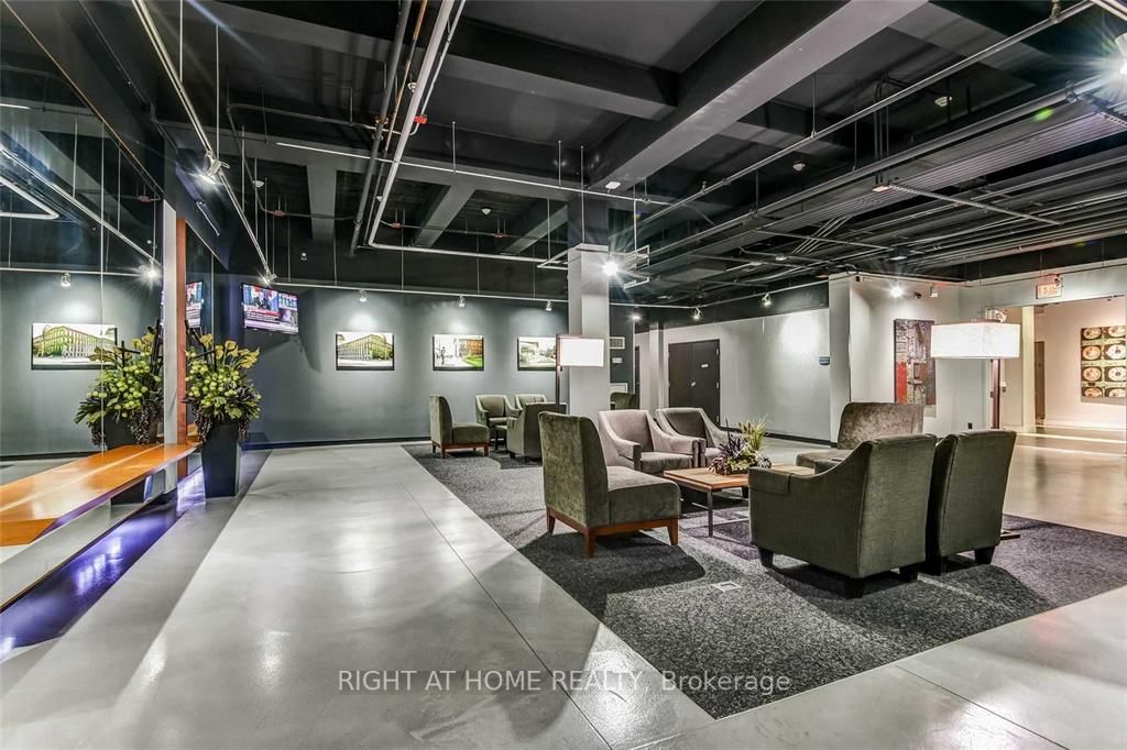 43 Hanna Ave 317