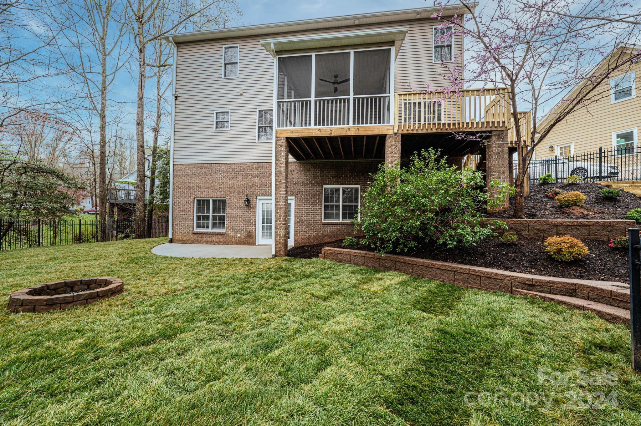 1021 38th Avenue NE 30