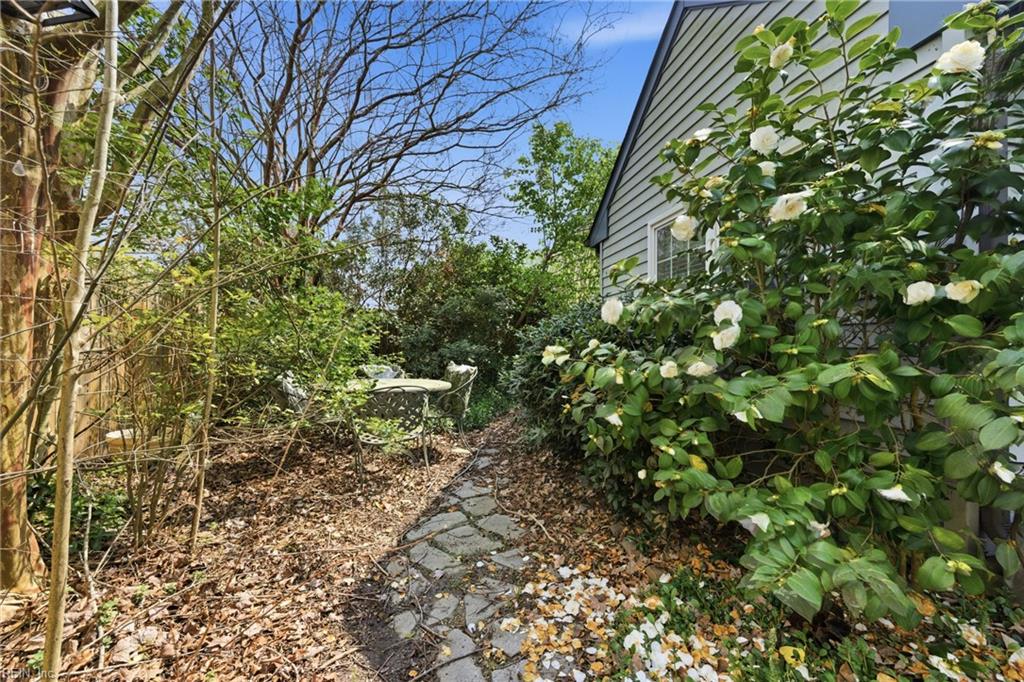 1112 Whitewater Court
