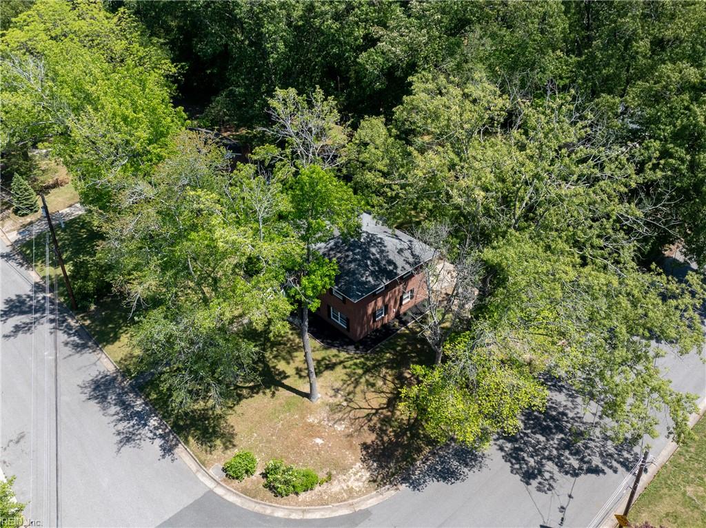 2 Larchmont Crescent