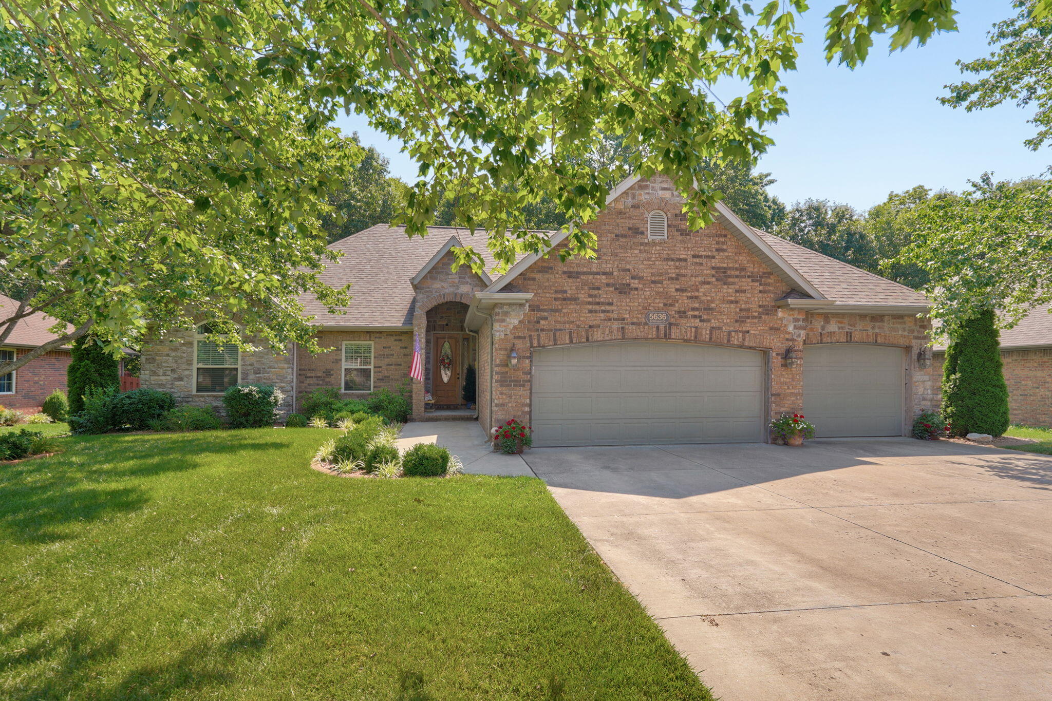 5636 S Winsor Drive