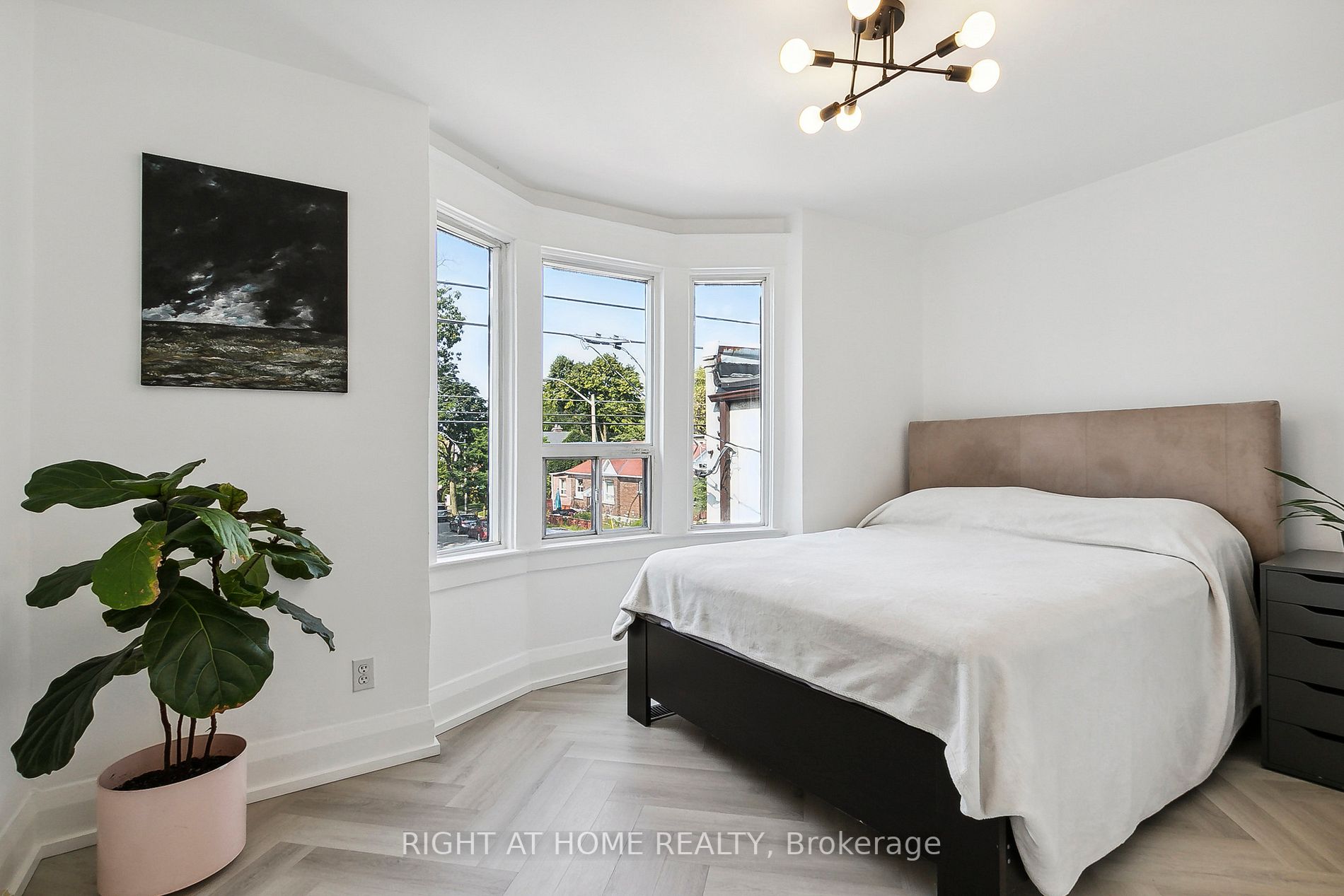 1055 Woodbine Ave