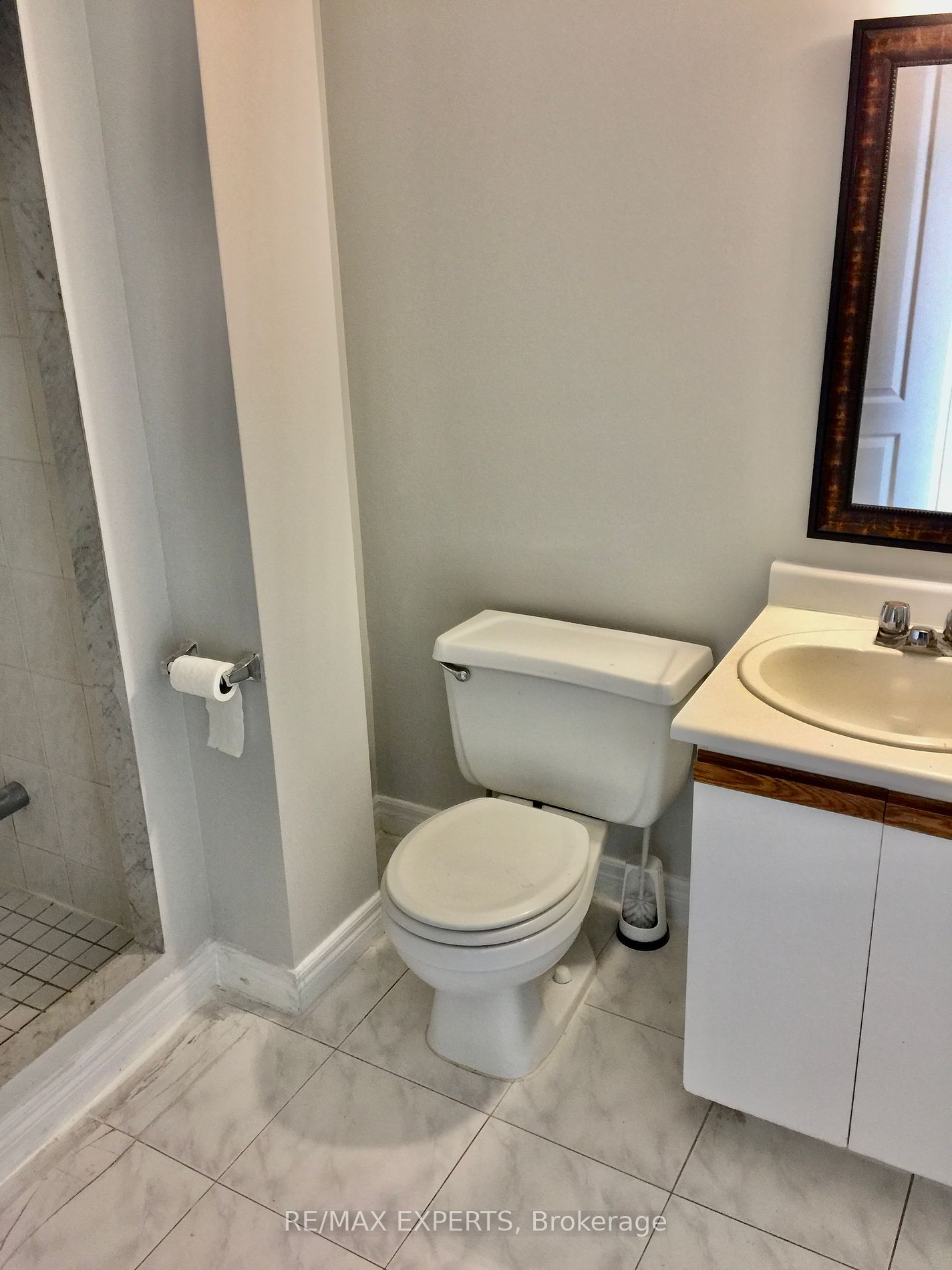 8 S Main St 402
