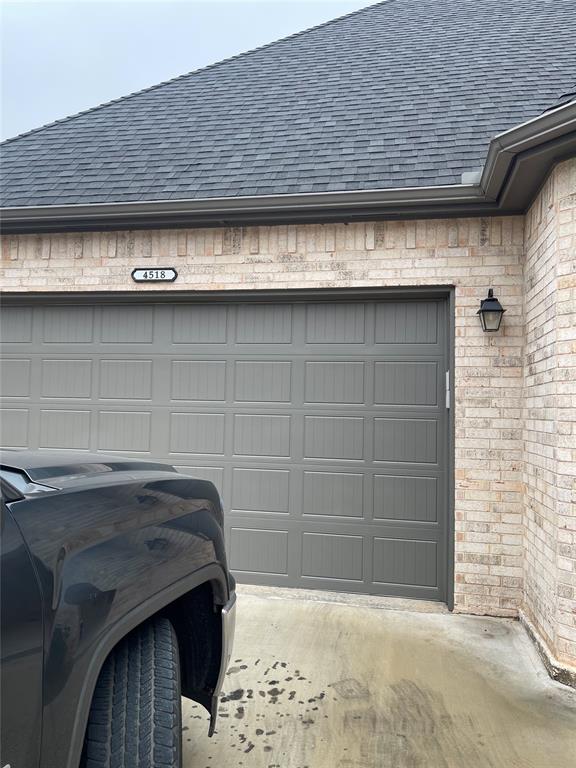 FULLY FURNISHEDThis 3-bedroom, 2.5 bathroom home is located in the new Enclave addition in West Norman. Upscale gated community, stainless steel appliances, wood like floors, granite counter tops. Community safe room and pool are located at the clubhouse.