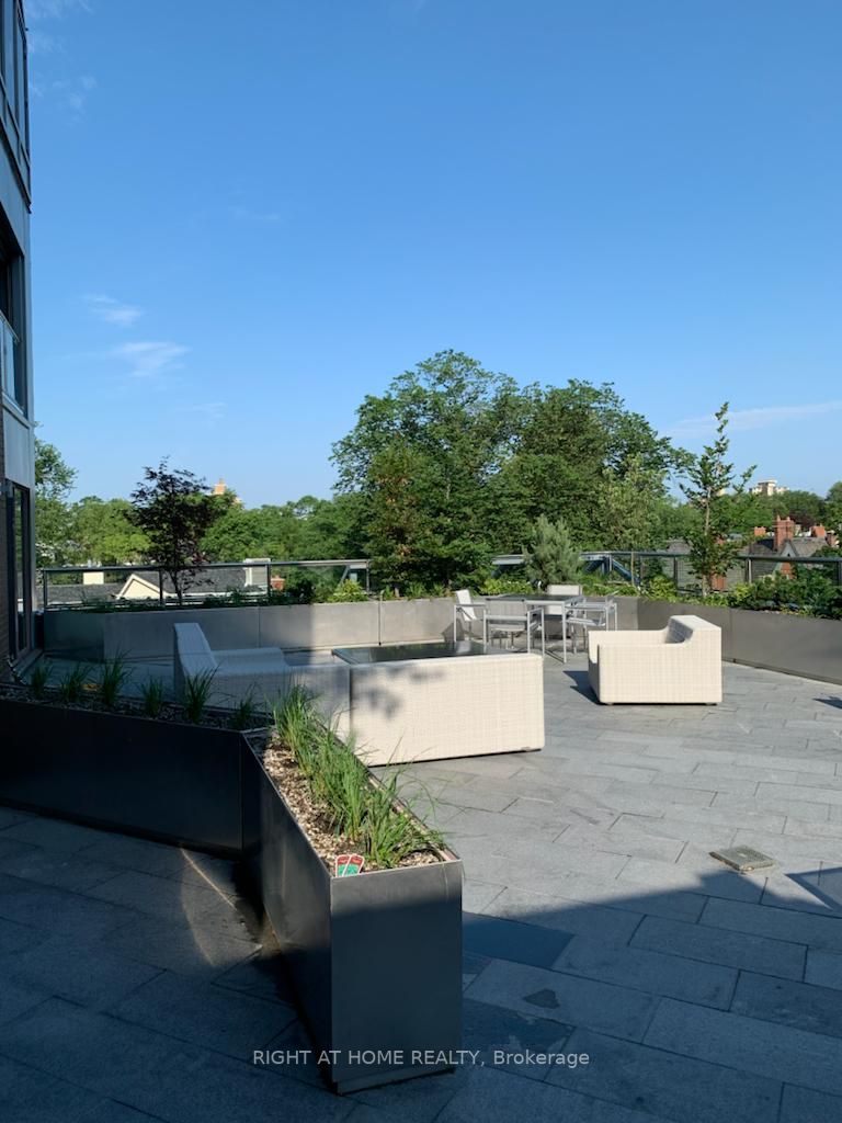 4 Lowther Ave 505