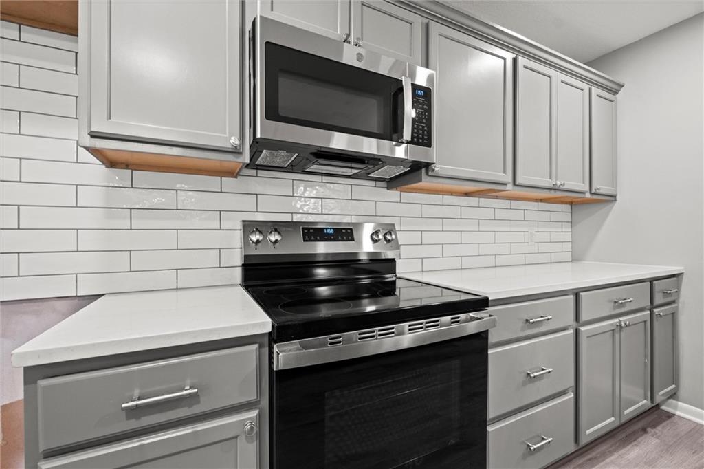 6100 Englewood Avenue