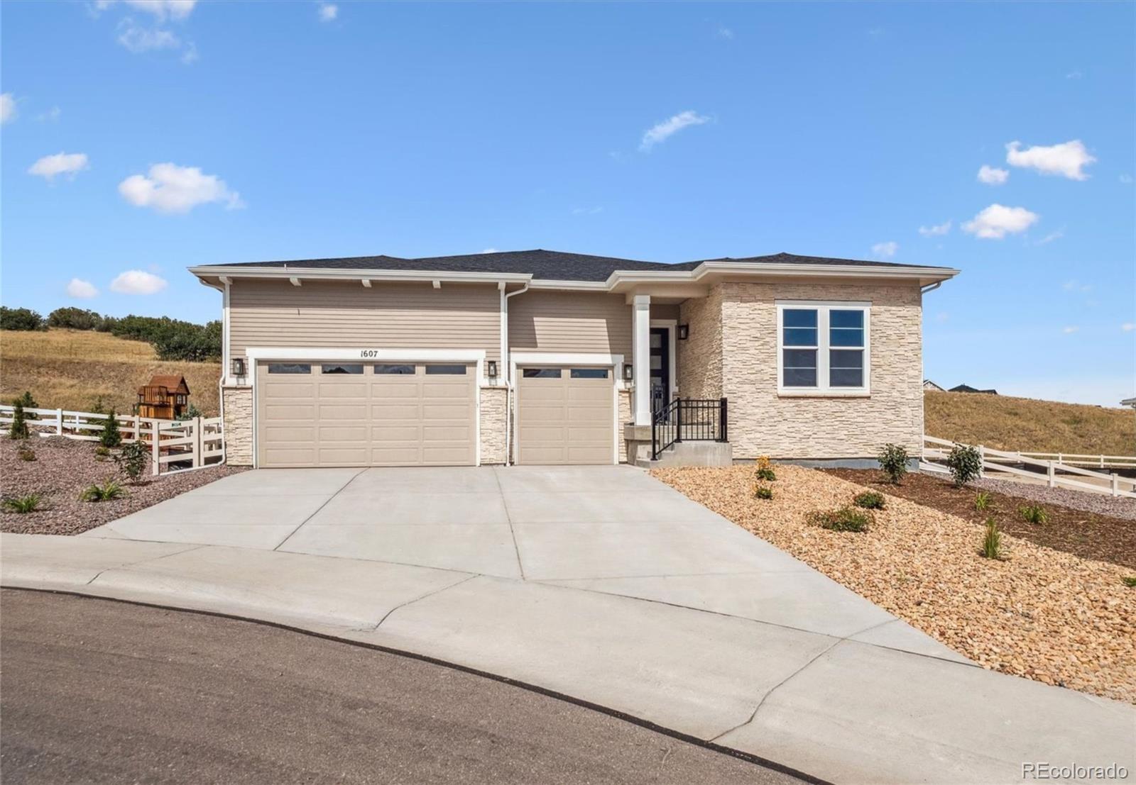 1607 Green Fern Point