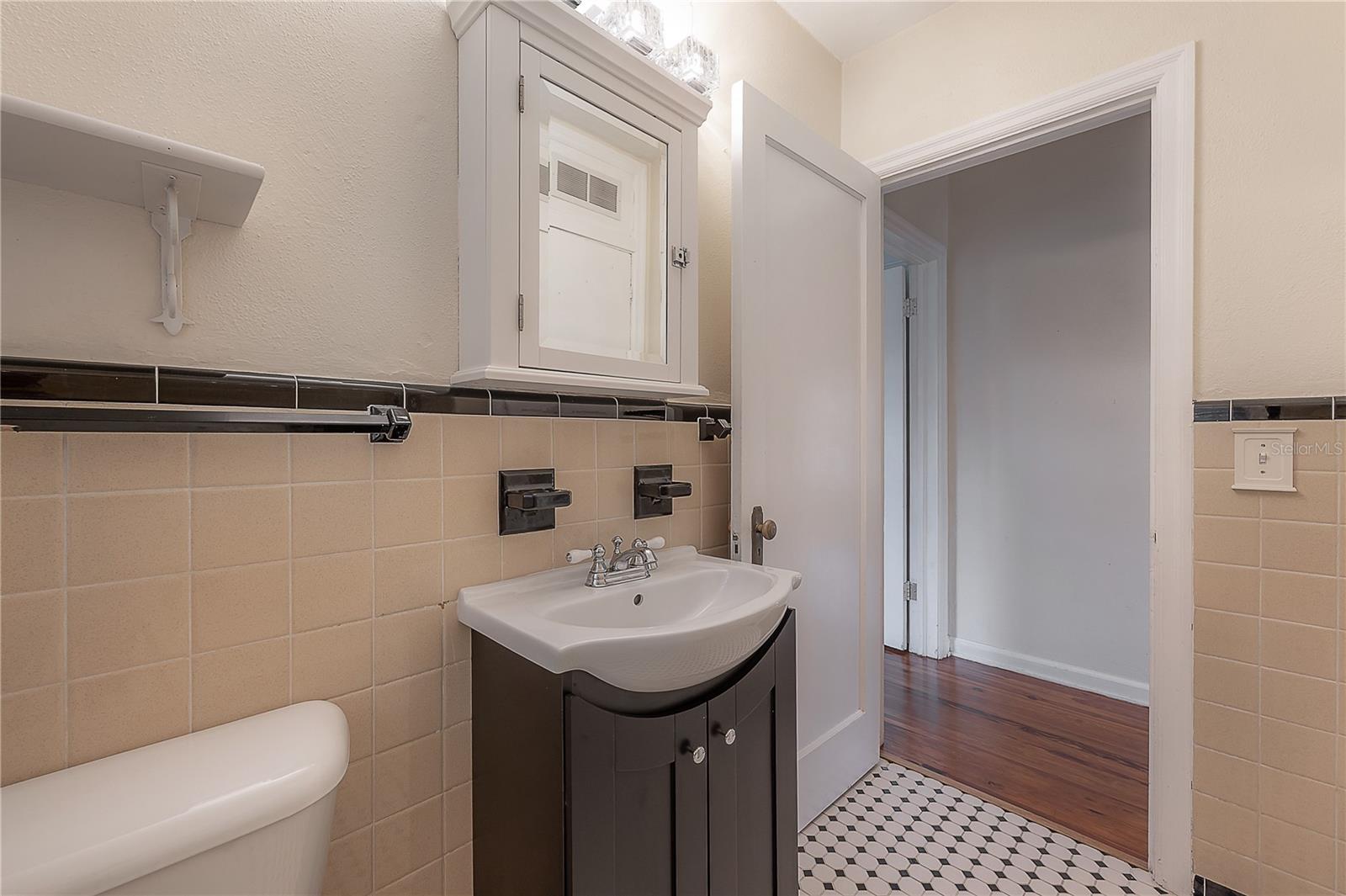 1303 E Clifton Street