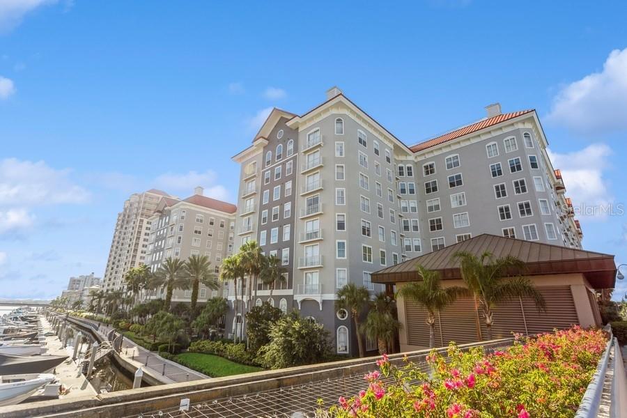 Welcome to PARKCREST on Harbour Island! This beautiful 2/2 condo in a 24 hour Concierge condo community is on the 7th floor with high ceilings and courtyard views with its private seating areas from the Juliet Balcony. This is an amazing unit within a community that lends itself to walking and enjoying the local area restaurants and shops along Harbour Island. This condo has been lovely cared for and in move in condition and ready for a buyer that is wanting that urban life and would like to live and on this Beautiful Island! Live on the Island and walk to Amalie Arena, Convention Center, Water Street, Channelside, Sparkman Wharf, USF Medical and the Aquarium. The Riverwalk, Straz Center, Tampa Museum, and the Craft restaurant on the water is a great way to enjoy the best of Tampa. With easy access to  I-275, I-4, Selmon Expressway and Bayshore Boulevard. Come and make this beauty your new home TODAY!