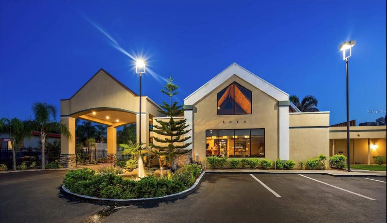 107 guest room motel w/manager living quarter. 54,106 S.F. two story concrete building w/exterior corridor on 2+/- acres of land. 138 Parking Spaces. 6227 S.F. Adjoining Restaurant (Taste of Chengdu). Including 2036 S.F. One story office.

Total building S.F 62,369

Quality upgrades include recent renovations of common areas (furniture and carpet, guest room bathrooms (flooring, vanity, and tubs) as well as repainted walls.

Included Conference room behind restaurant, Bar located inside, pool on grounds. In downtown Orlando, heavy commercial, corporate, and local business, plus Disney Universal Resort attraction traffic as well as Camping world stadium event goers.