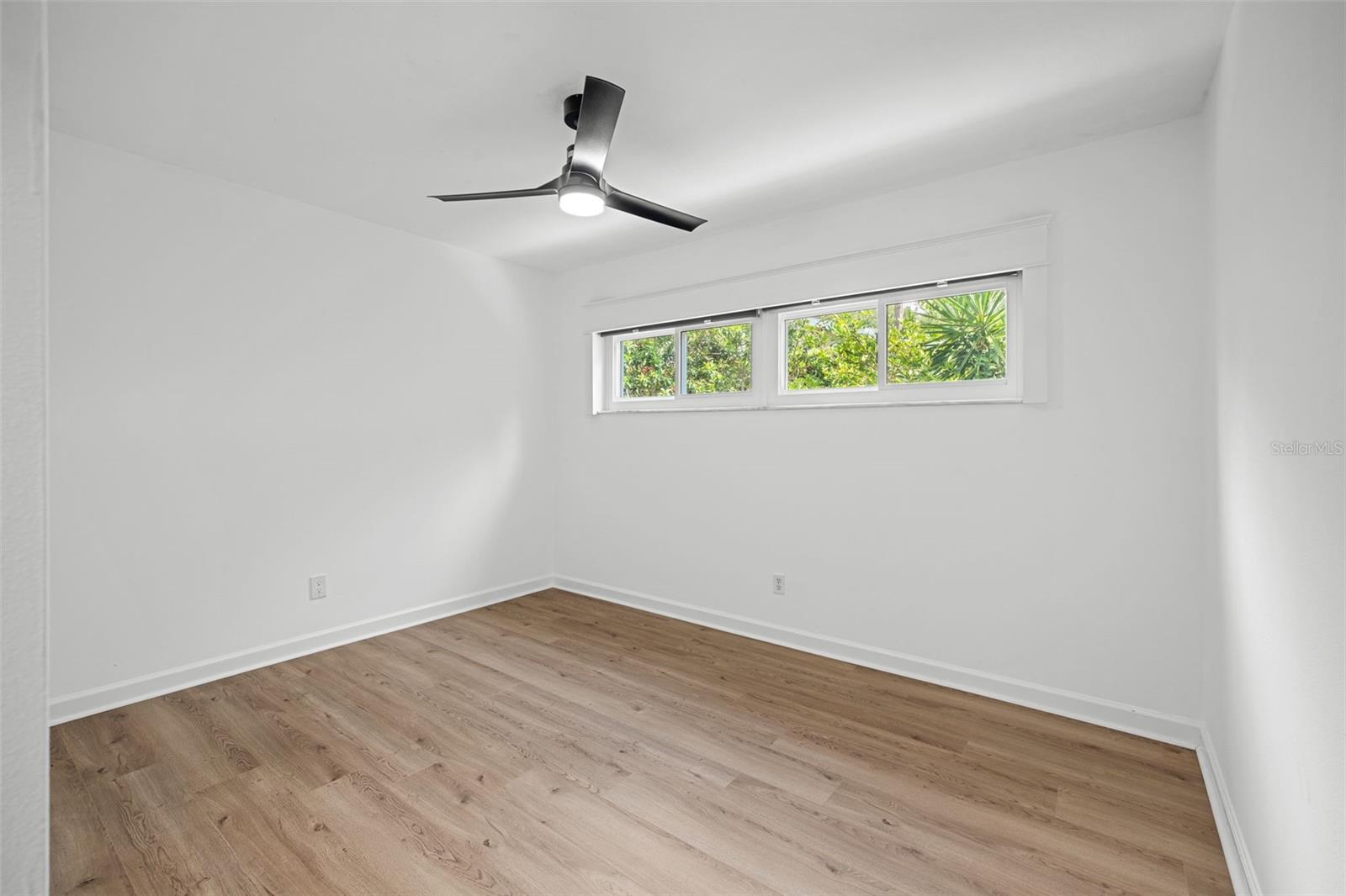 3913 W Eden Roc Circle