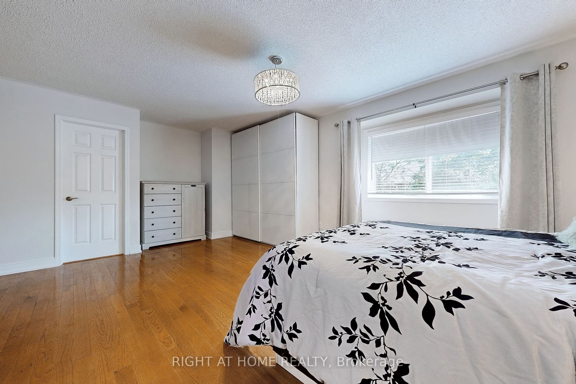 1348 Ashwood Terr